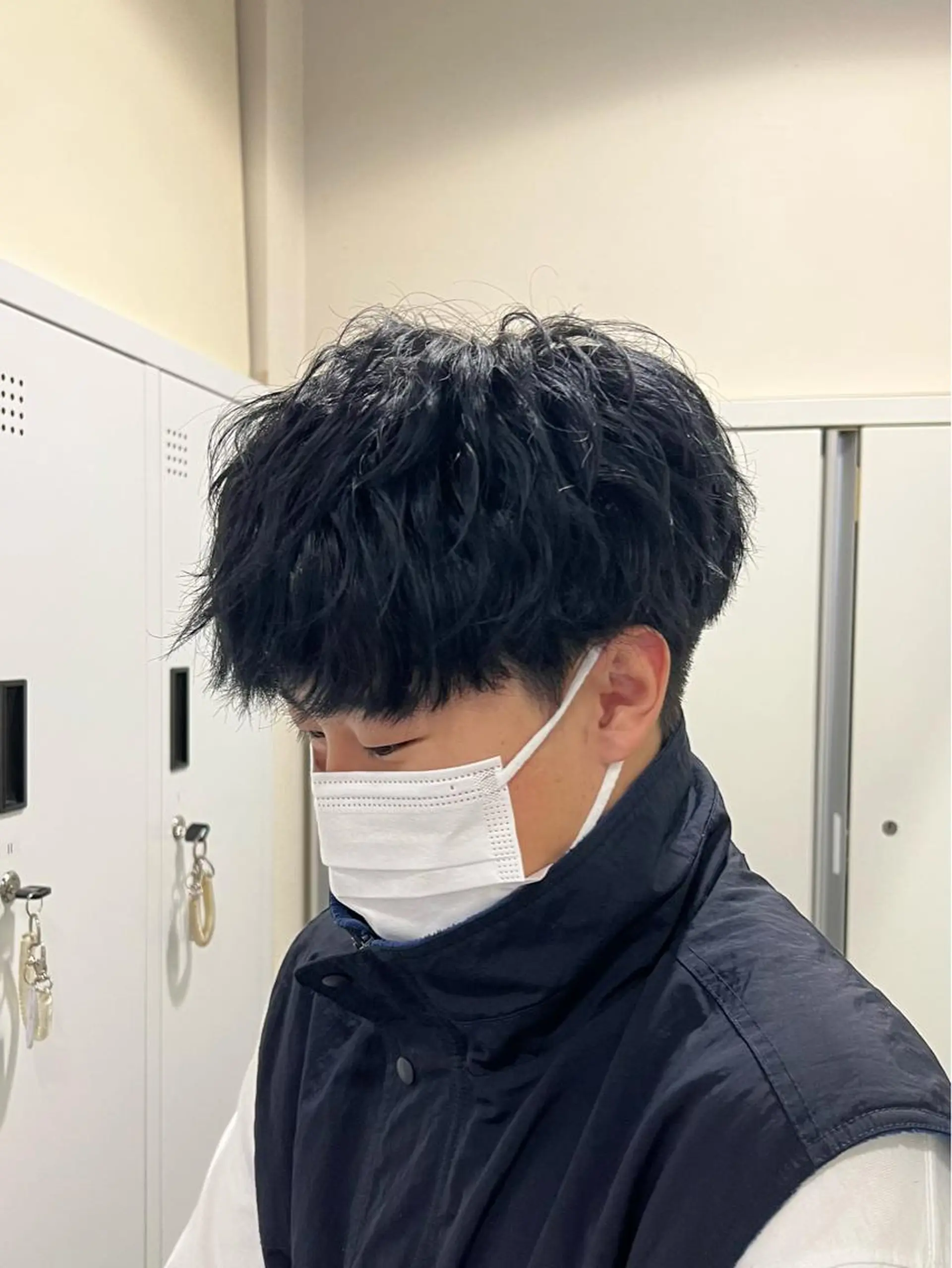 ショート カラー メンズ 黒髪 ブルーカラー ブルーブラック 茅ヶ崎パーマ特化/ スパイラル/ハルキのヘアスタイル