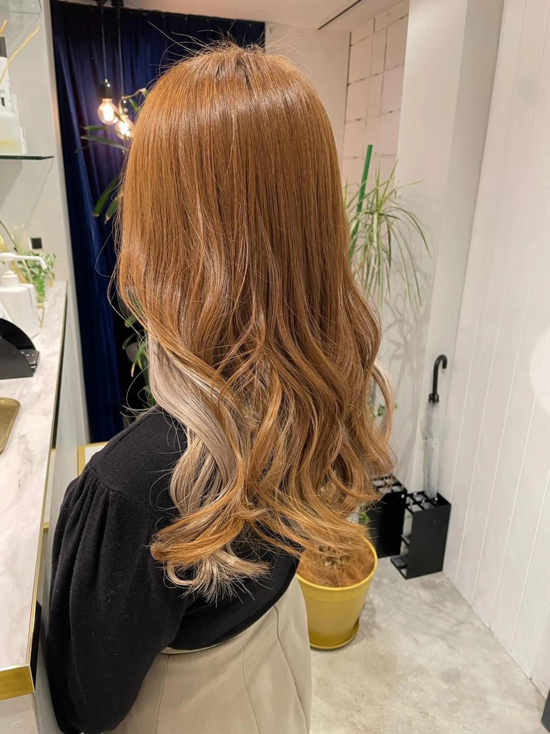 ロング カラー ブリーチ インナーカラー シルバー レイヤー♡ 石川優奈のヘアスタイル