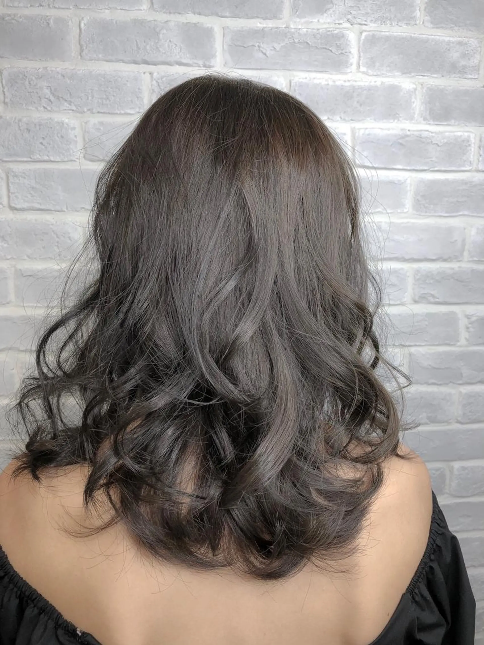 ミディアム カラー ブリーチ グレージュ 【透明感、艶髪】西村 有司のヘアスタイル