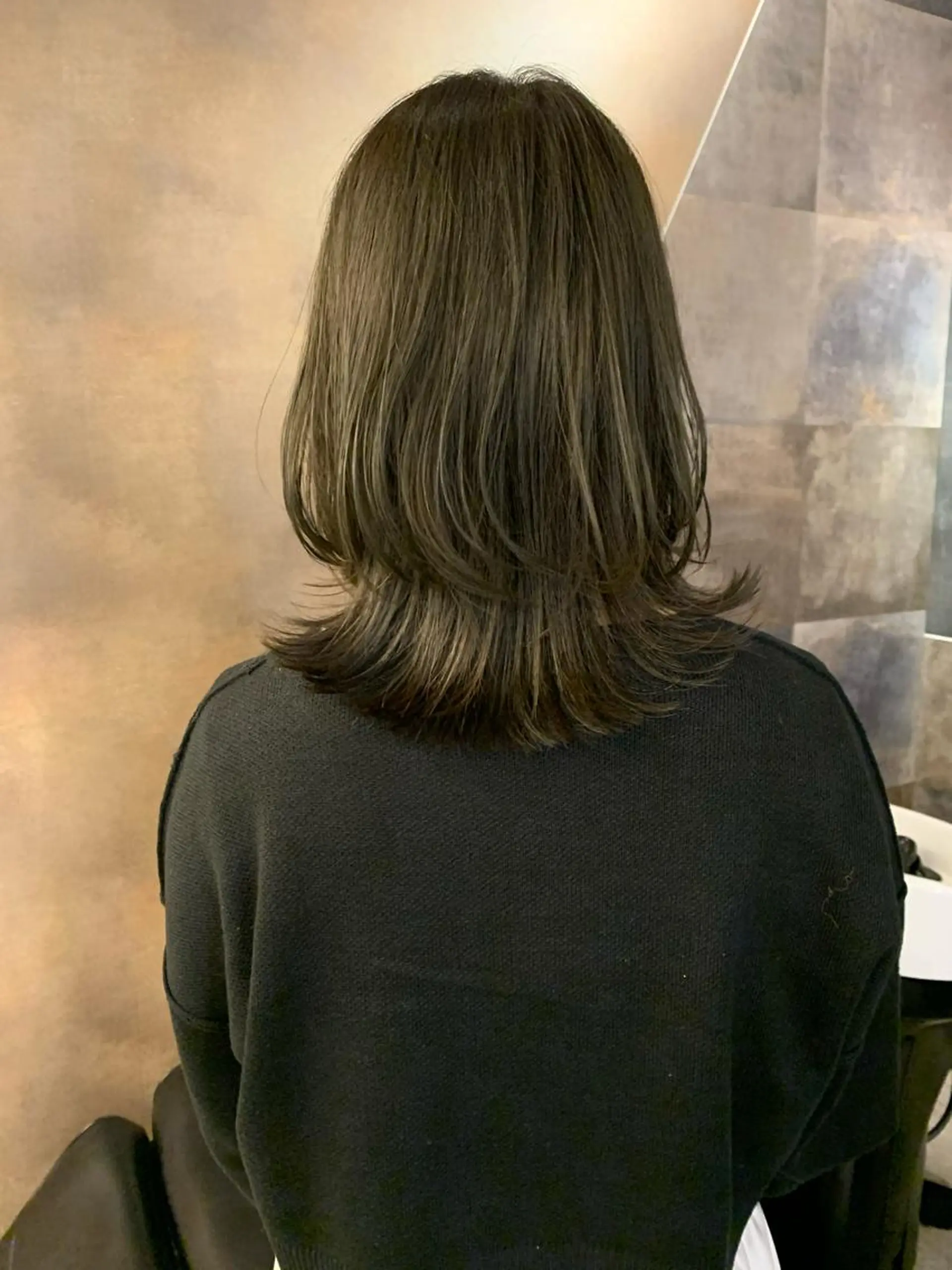 ミディアム カラー カット ヘアカラー SAKINO. ベージュカラーのヘアスタイル