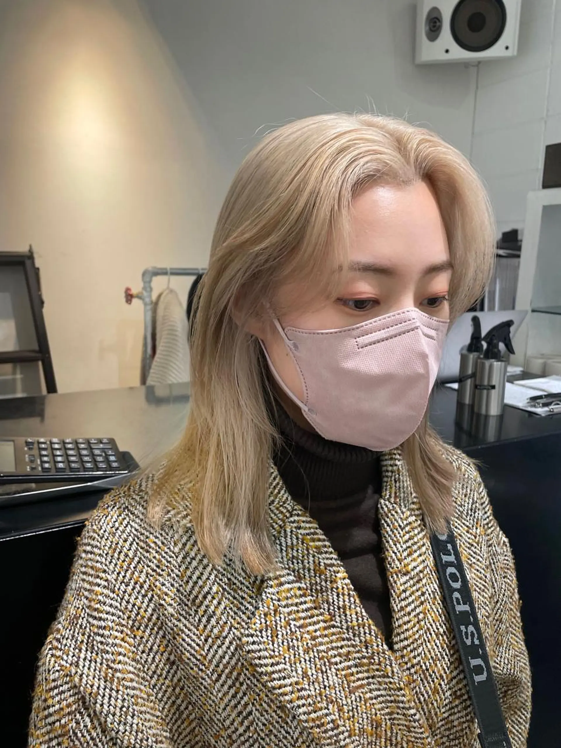 セミロング カラー パーマ ヘアアレンジ メンズ キッズ ネイル マツエク・マツパ アイブロウ メンズブリーチ ブリーチ ブロンド クリアネイル カット ヘアカラー トリートメント 艶ハイトーン/ヘア アレンジAYAKAのヘアスタイル