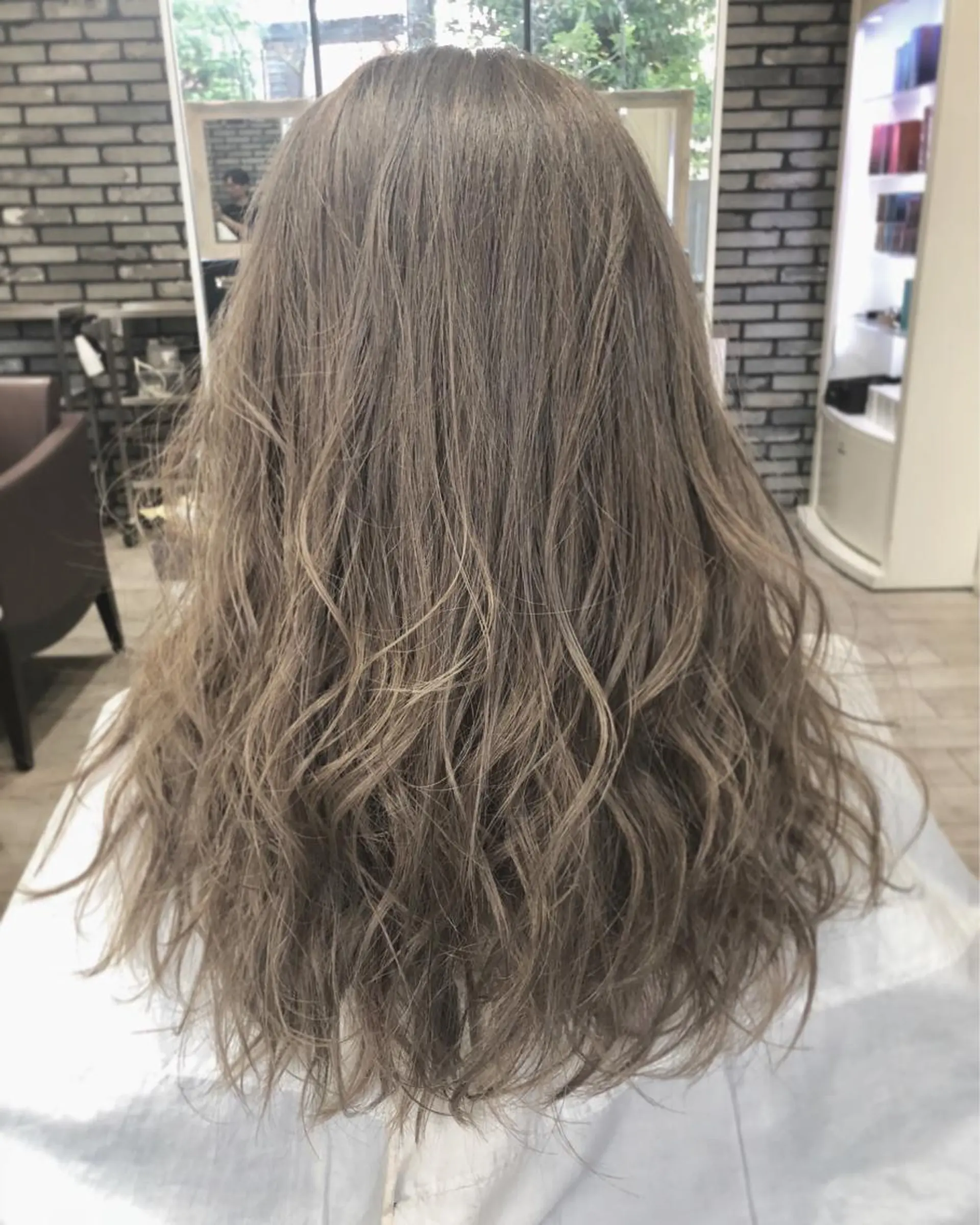 セミロング カラー ベージュカラー ハイトーンカラー ハイトーンベージュ 上新庄NO1髪質改善 See.店長深田強のヘアスタイル