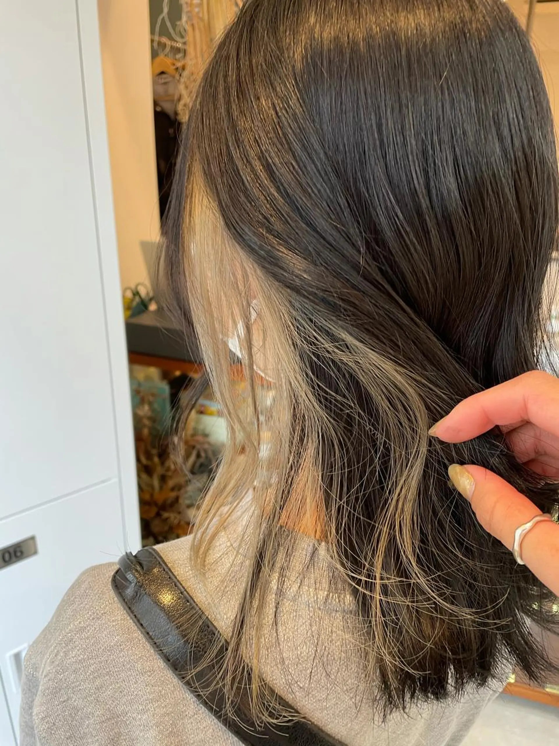 ミディアム カラー アッシュ ベージュカラー インナーカラー ホワイトベージュ カット ヘアカラー 中目黒🌼 🌼ハナのヘアスタイル