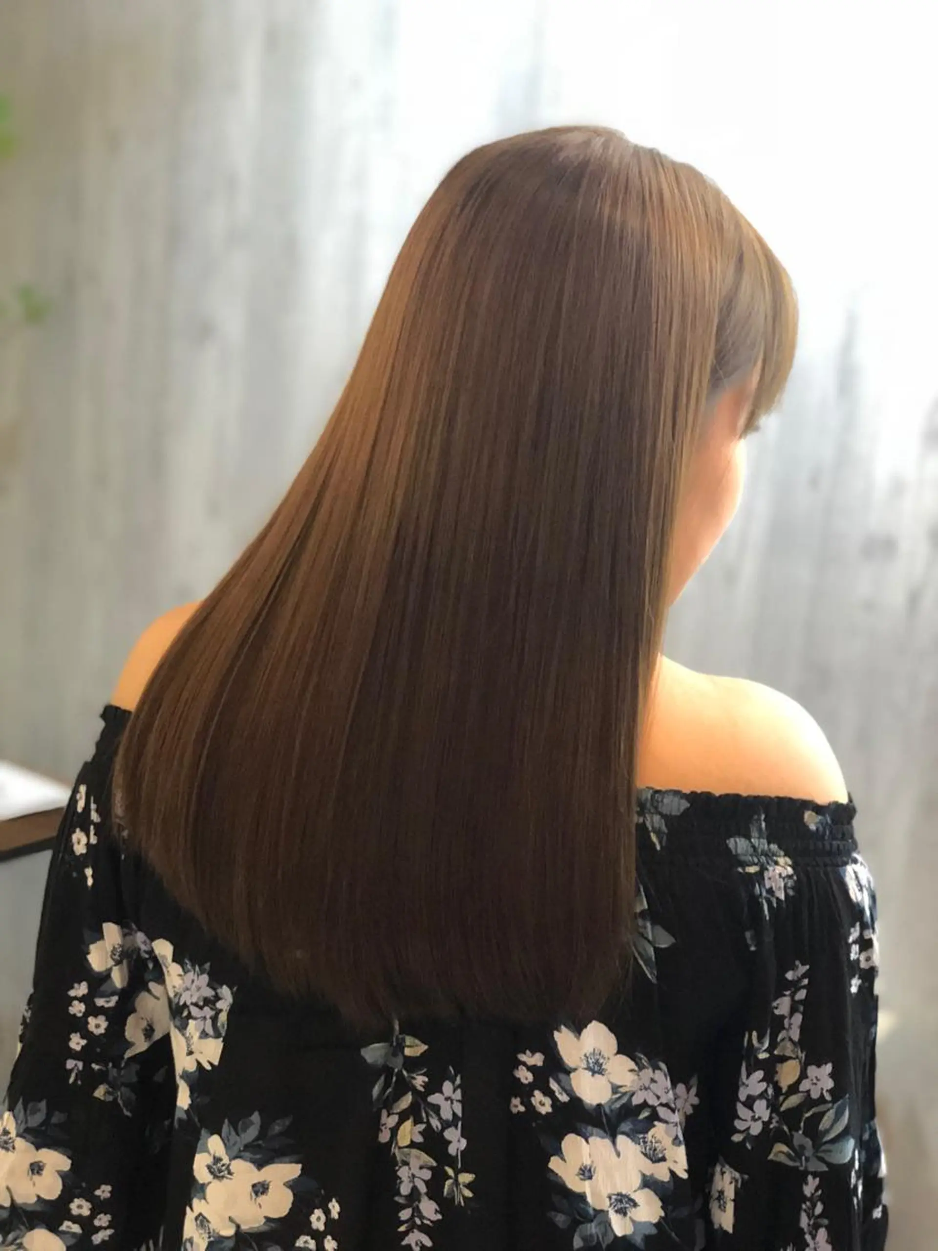 セミロング カラー ブリーチ グレージュ ブリーチなしカラー トリートメント 及川 祐輔のヘアスタイル