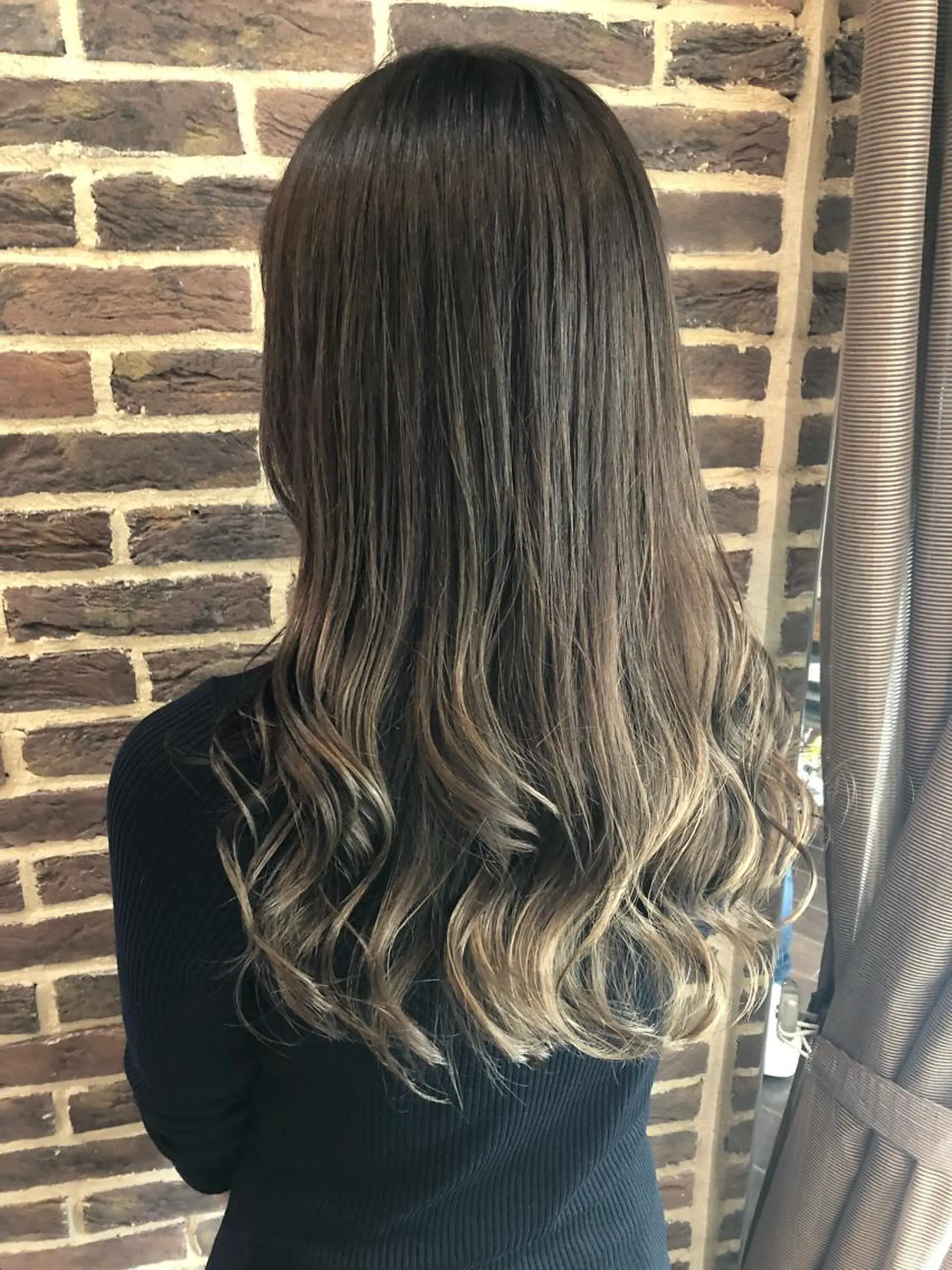 ロング カラー ベージュカラー グラデーションカラー ハイライトカラー イルミナカラー ハイライト 高橋 隆一のヘアスタイル