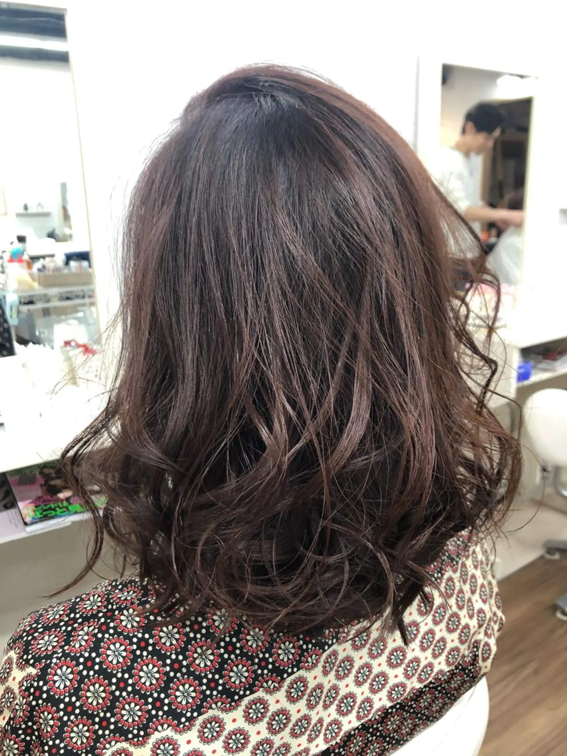 ミディアム カラー 正木 彩音のヘアスタイル