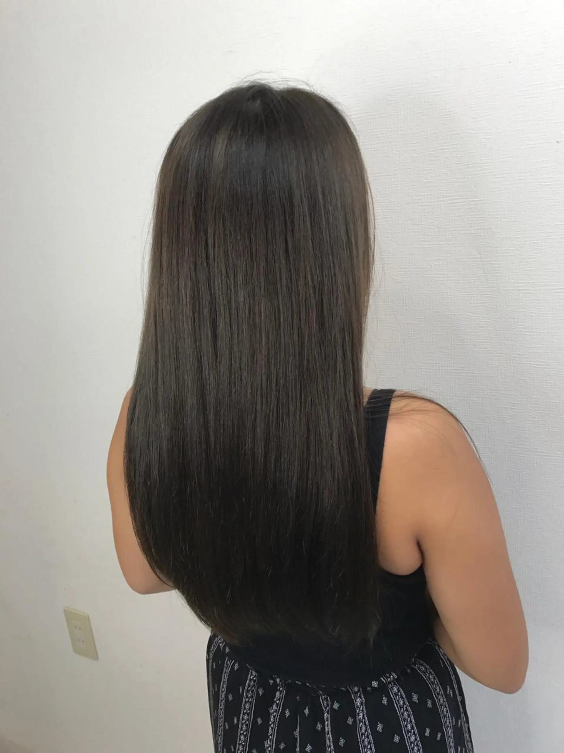 セミロング カラー 髪質改善 トリートメント 白髪ぼかし、髪質改善 富田隼仁のヘアスタイル