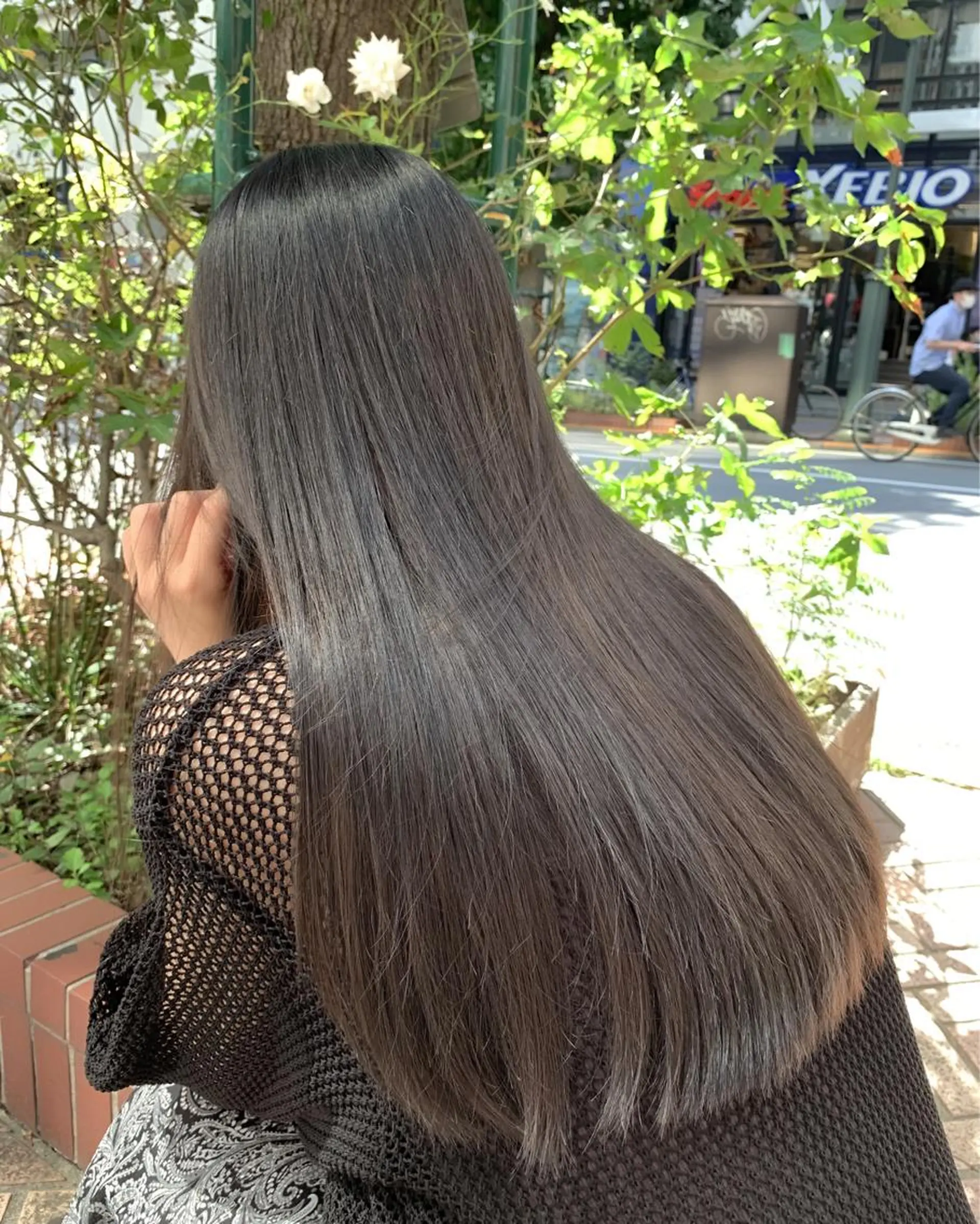 ロング カラー ヘアアレンジ 透明感カラー グレージュ 🌟小顔レイヤー× 赤み消し透明感カラーのヘアスタイル