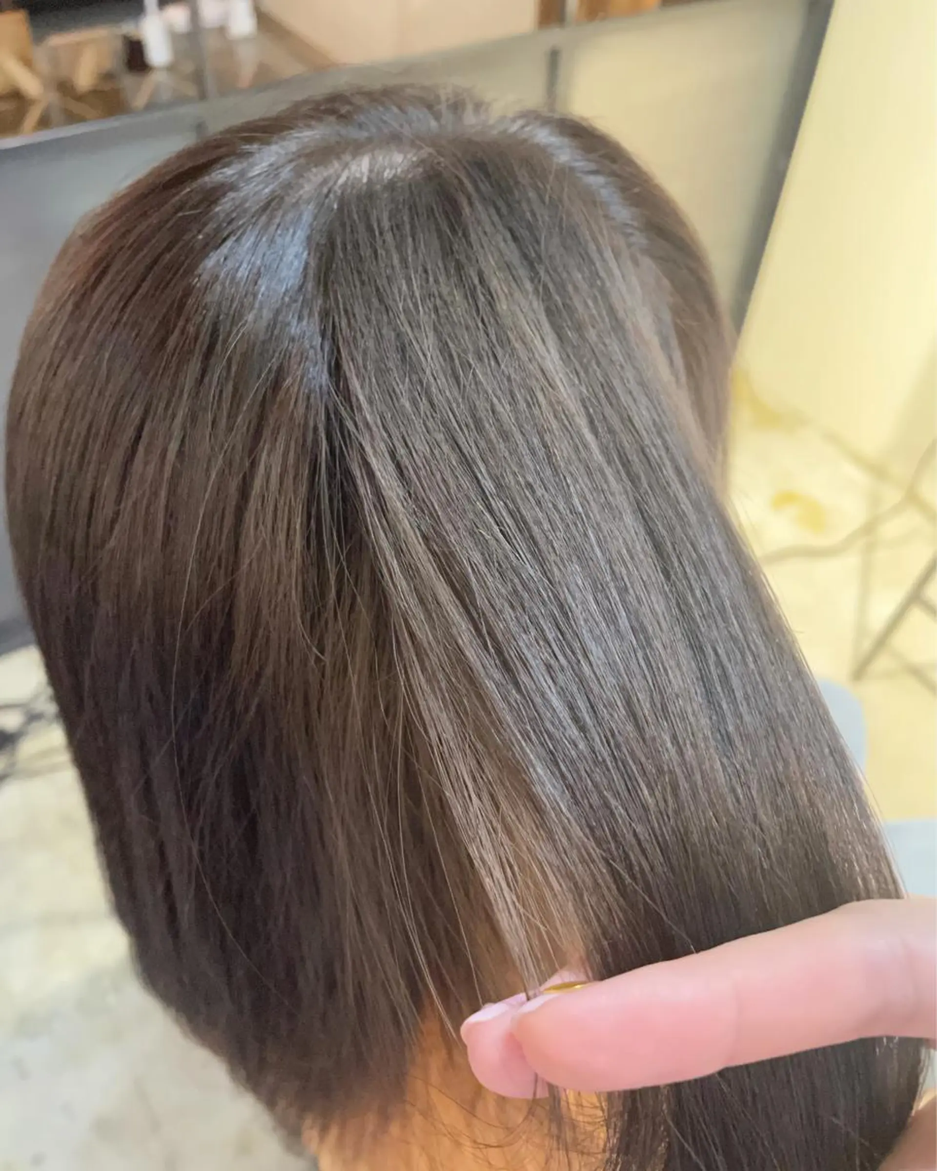 ミディアム カラー ブリーチ ブリーチなしカラー RHAIRSALON 西山梓のヘアスタイル