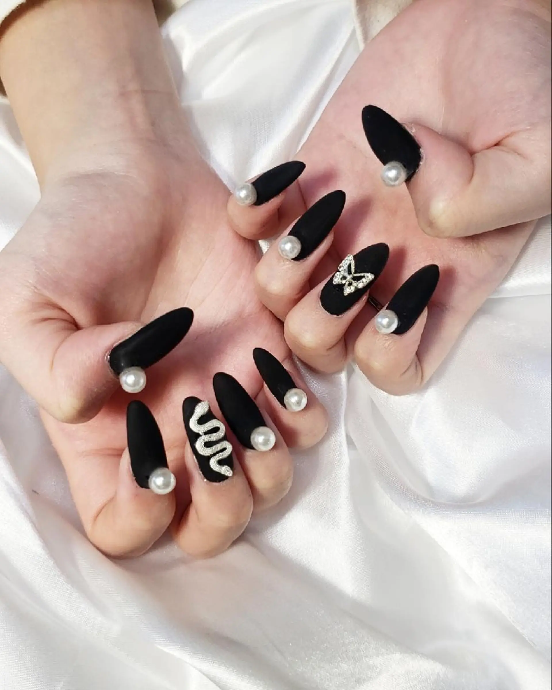 ネイル ハンドネイル ビジュード ネイルのネイルデザイン