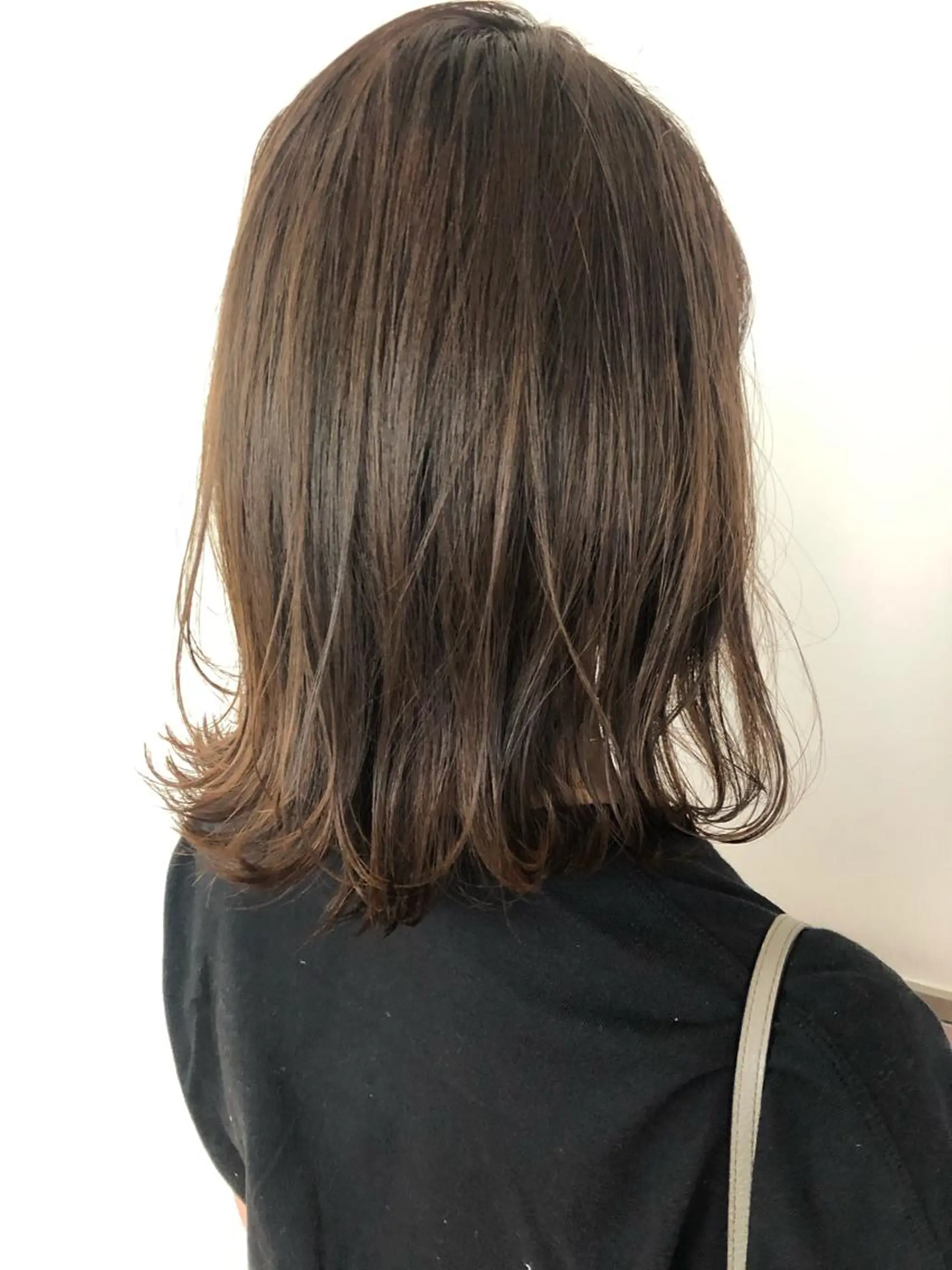 ミディアム カラー 相原 美咲のヘアスタイル