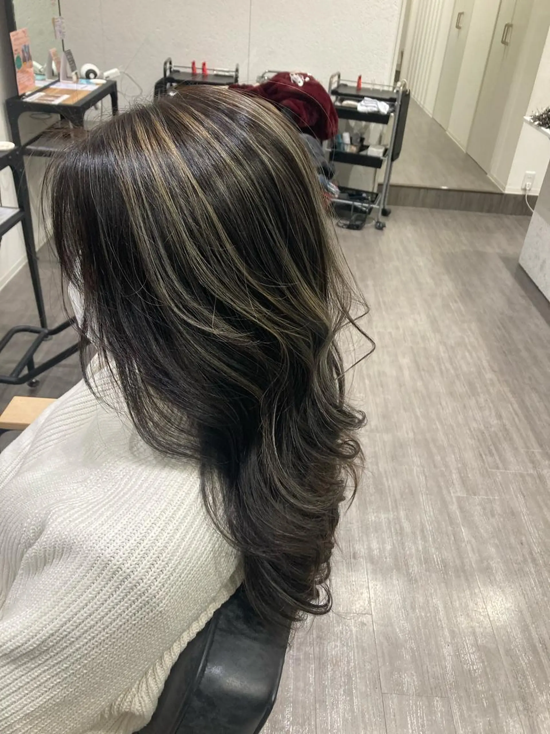 ロング カラー ハイライトカラー ハイライト ミルクティー量産💙 💙ブリーチ特化💙のヘアスタイル