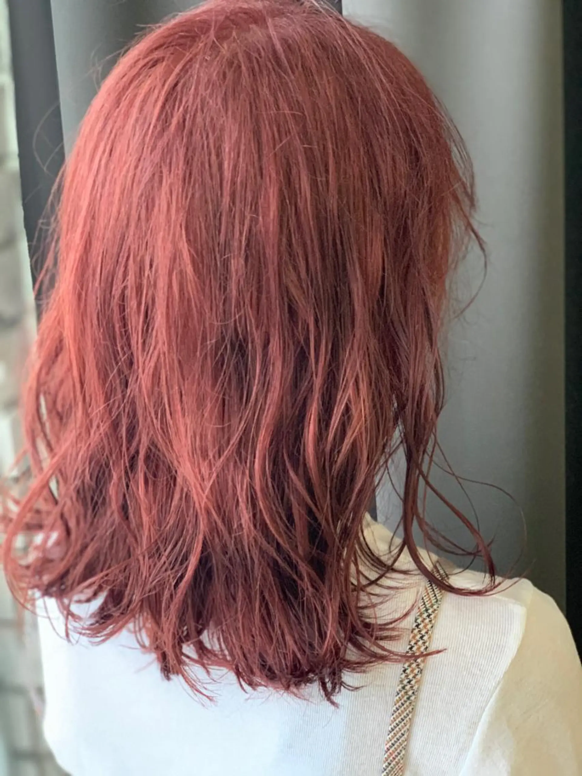 ミディアム カラー レッドカラー ヘアカラー トリートメント LUXBE LUCEのヘアスタイル