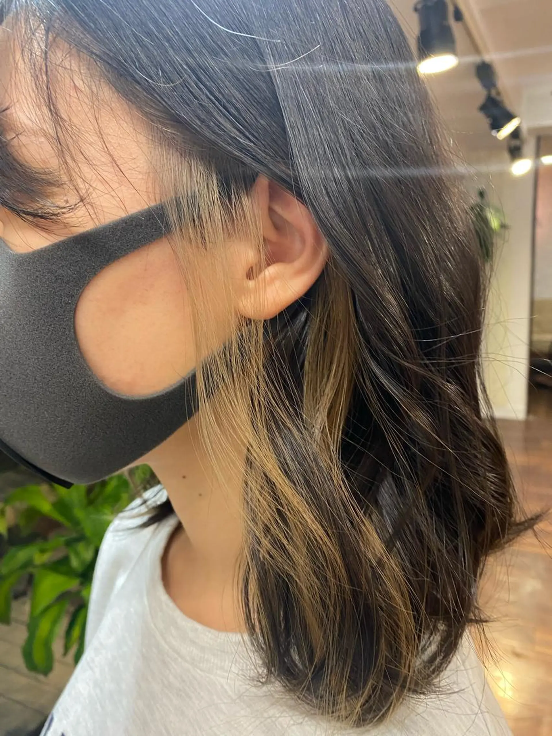 セミロング カラー パーマ ヘアアレンジ ベージュカラー イヤリングカラー インナーカラー レイヤーカット×髪質 改善🇰🇷シオリのヘアスタイル