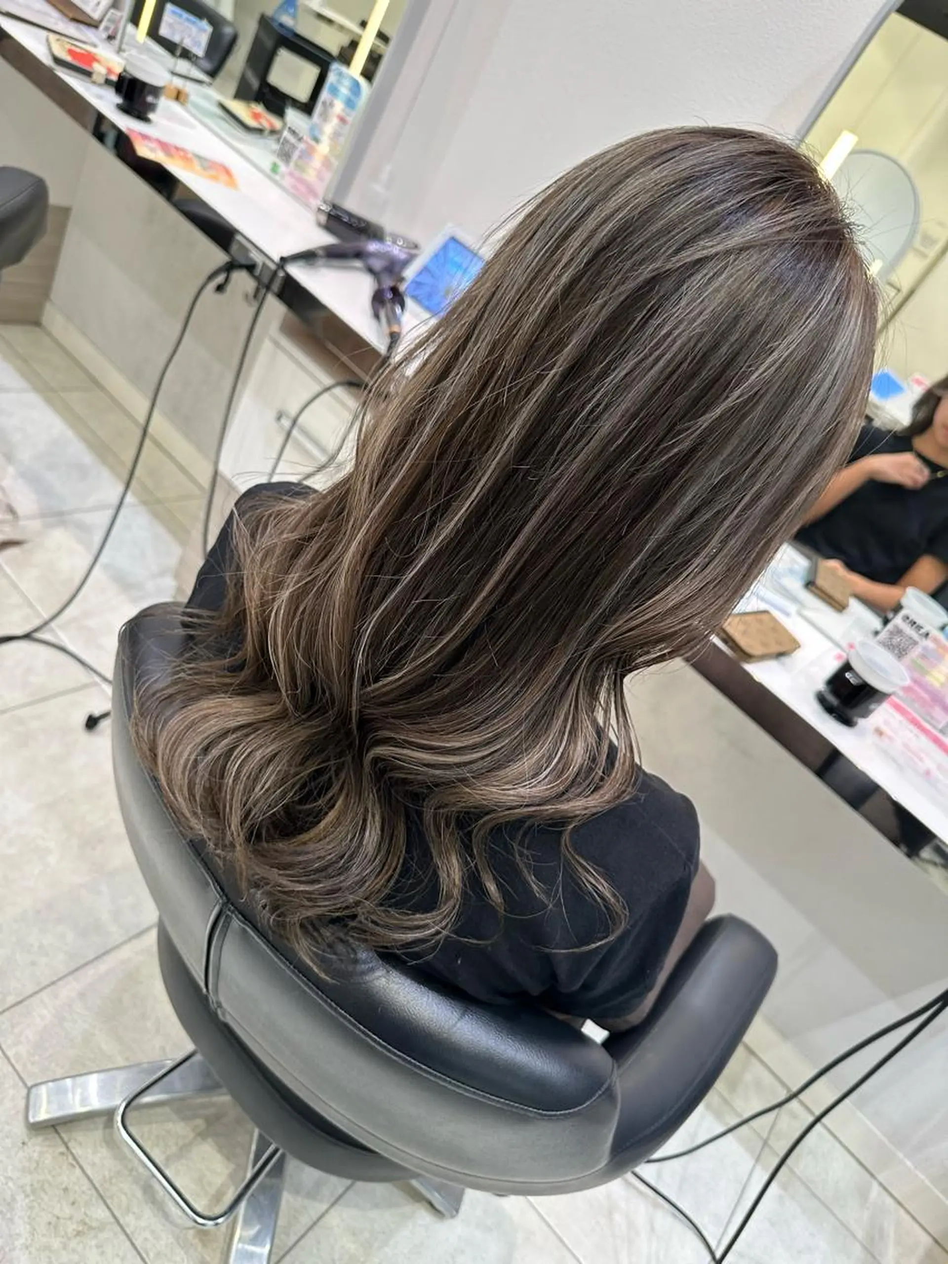 ロング ハイライト 岸 保奈美のヘアスタイル