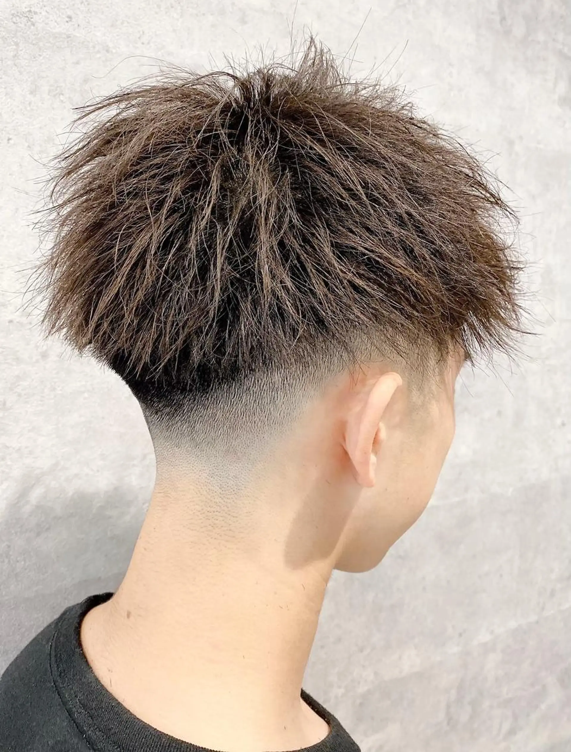 メンズ メンズバレイヤージュ メンズブリーチ センターパート メンズハイライト メンズインナーカラー _WHITE鳳店 アンダーバーホワイトのヘアスタイル