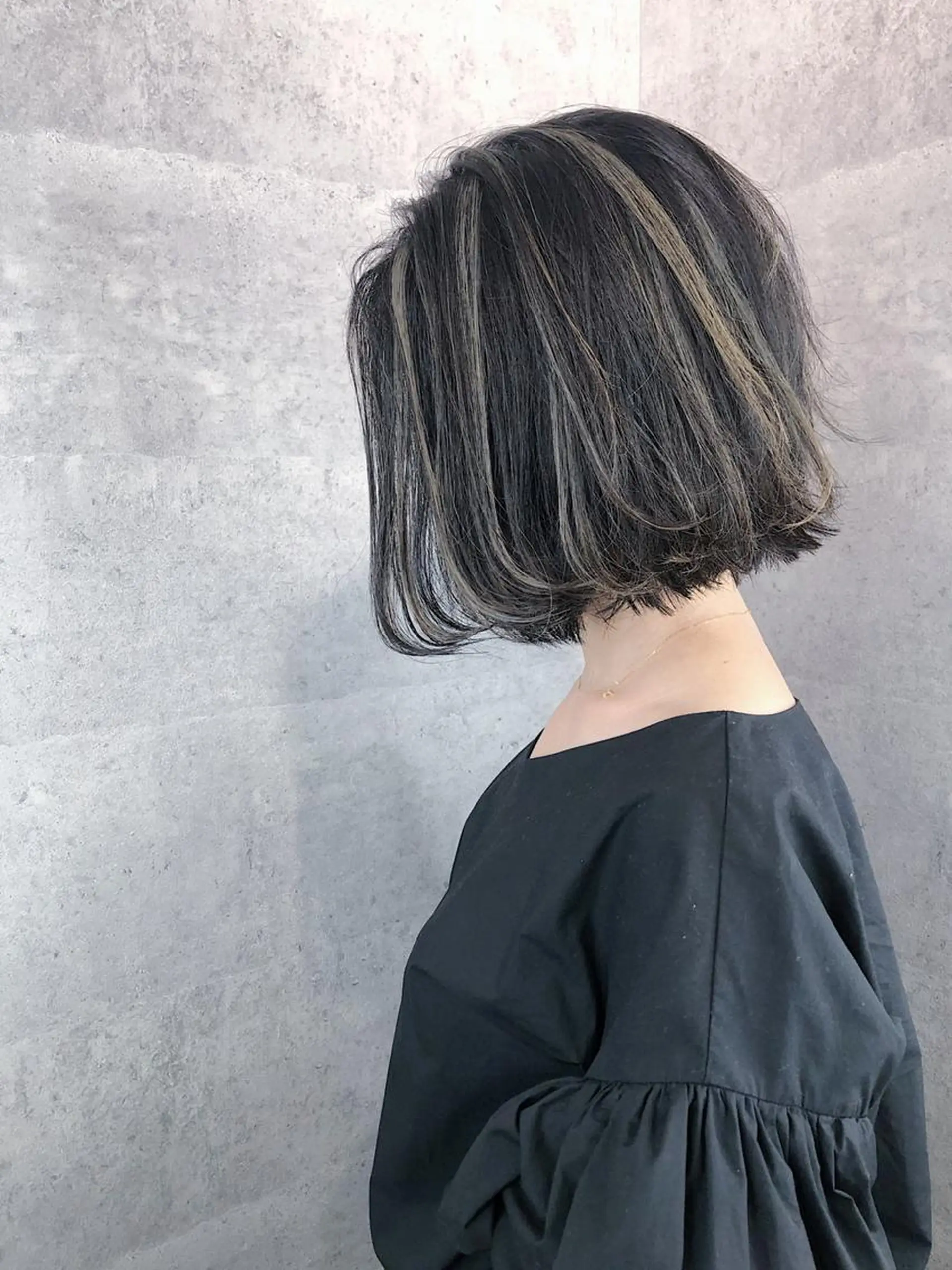 ショート カラー _WHITE 天王寺のヘアスタイル