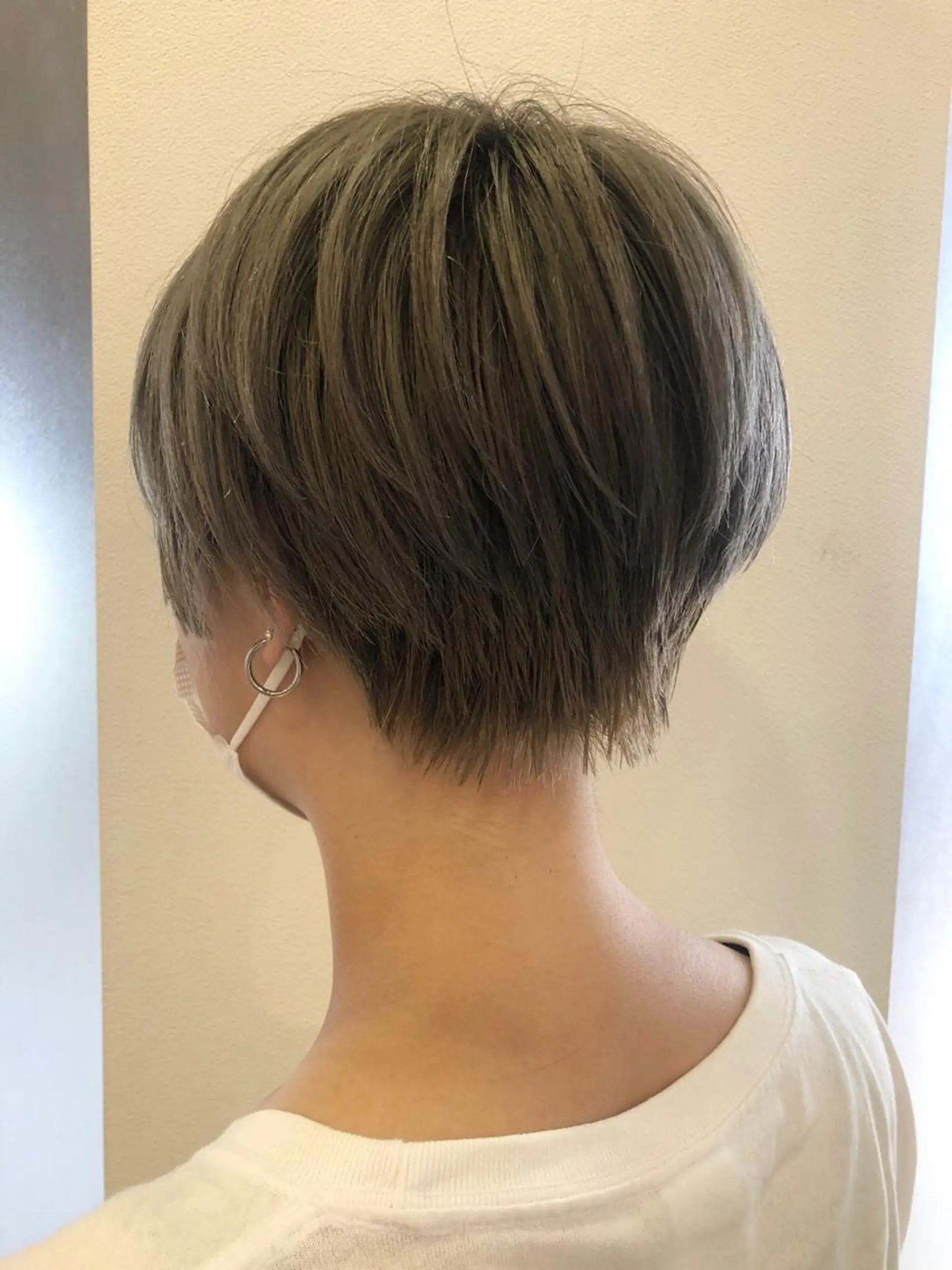 ショート カラー 内田温子大人女性 ハイライト、ボブのヘアスタイル