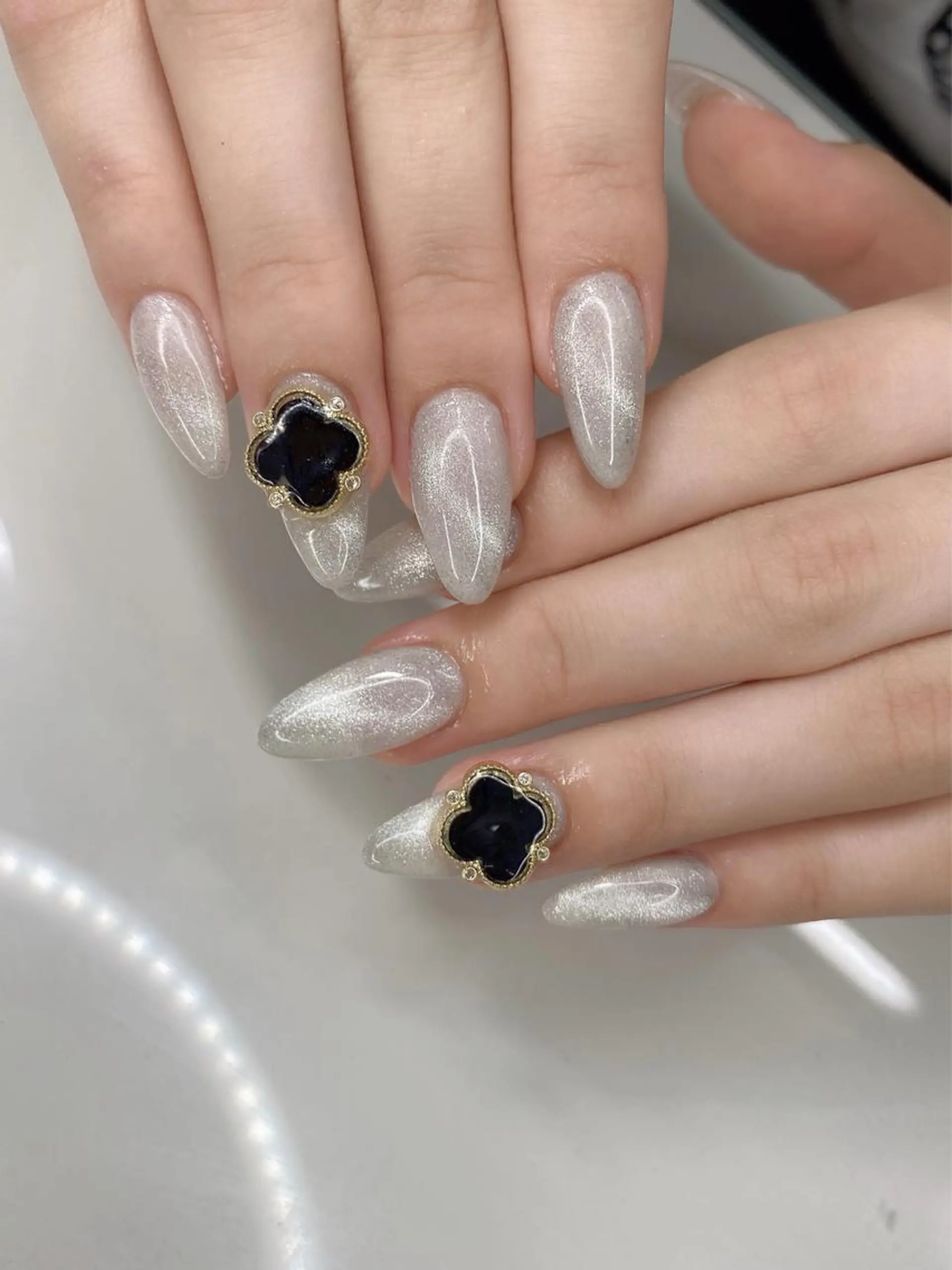 ネイル I-nailロング /ワンホン/キラキラのネイルデザイン