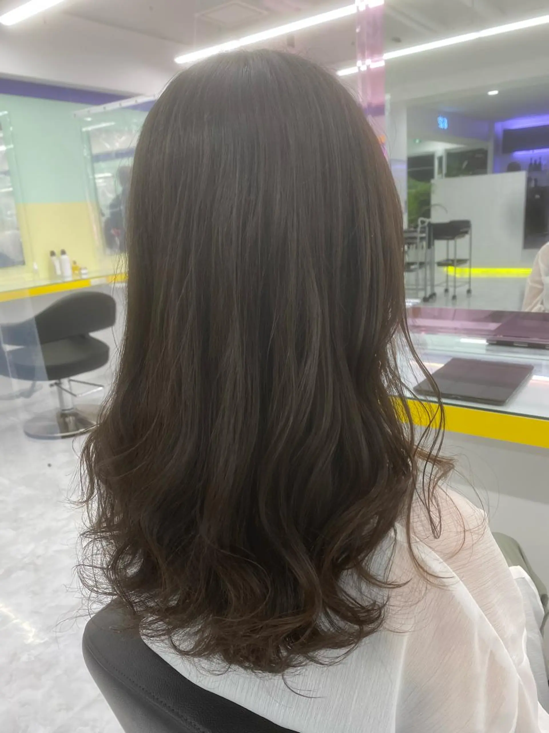 セミロング カラー パーマ ヘアアレンジ ネイル マツエク・マツパ 韓国風ベージュ🤎 赤みなし🌿横浜🤎のヘアスタイル