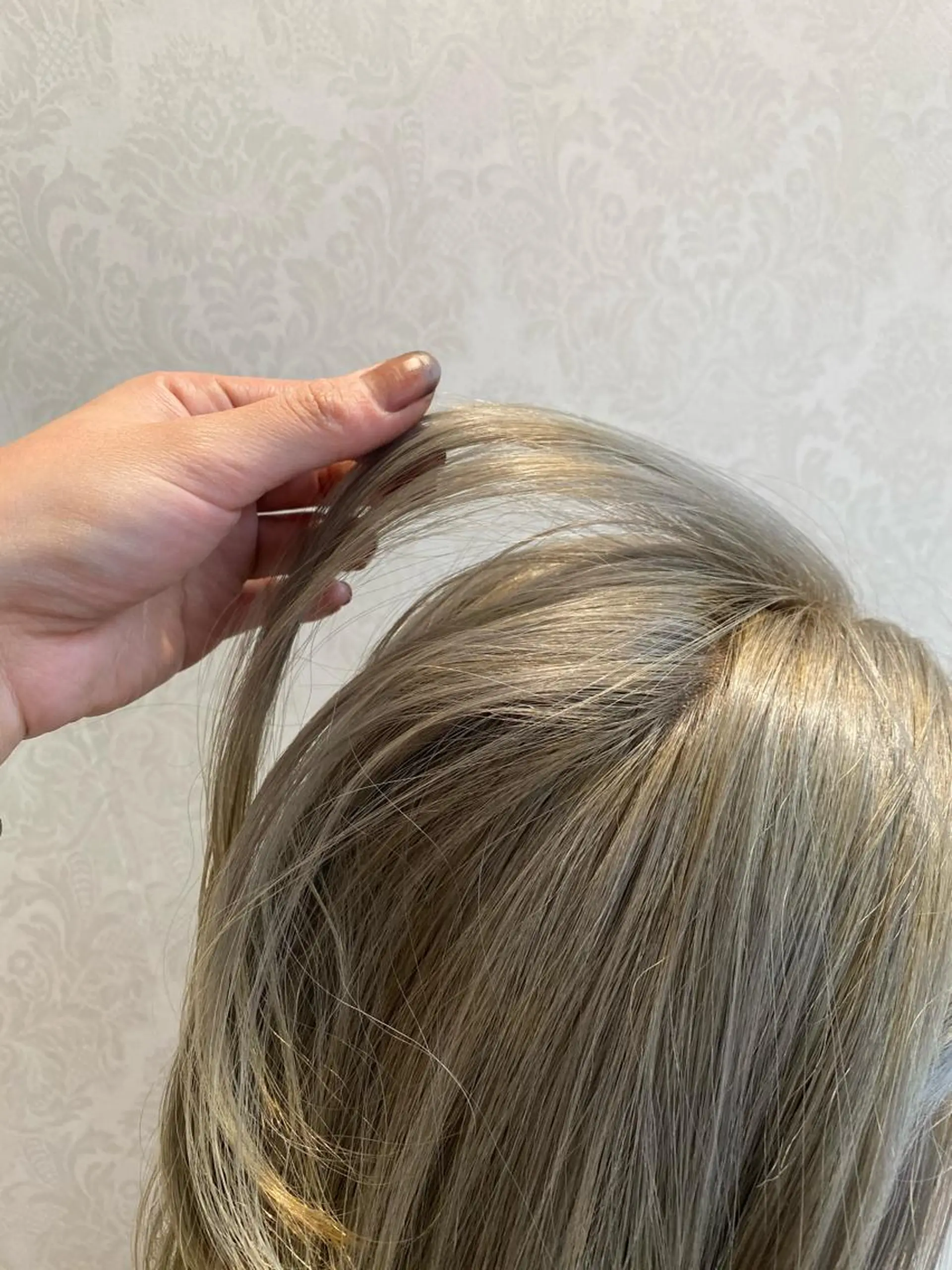 ショート カラー シルバー ヘアカラー mori by little所属・デザインカラー✨新倉 佑奈のヘアスタイル