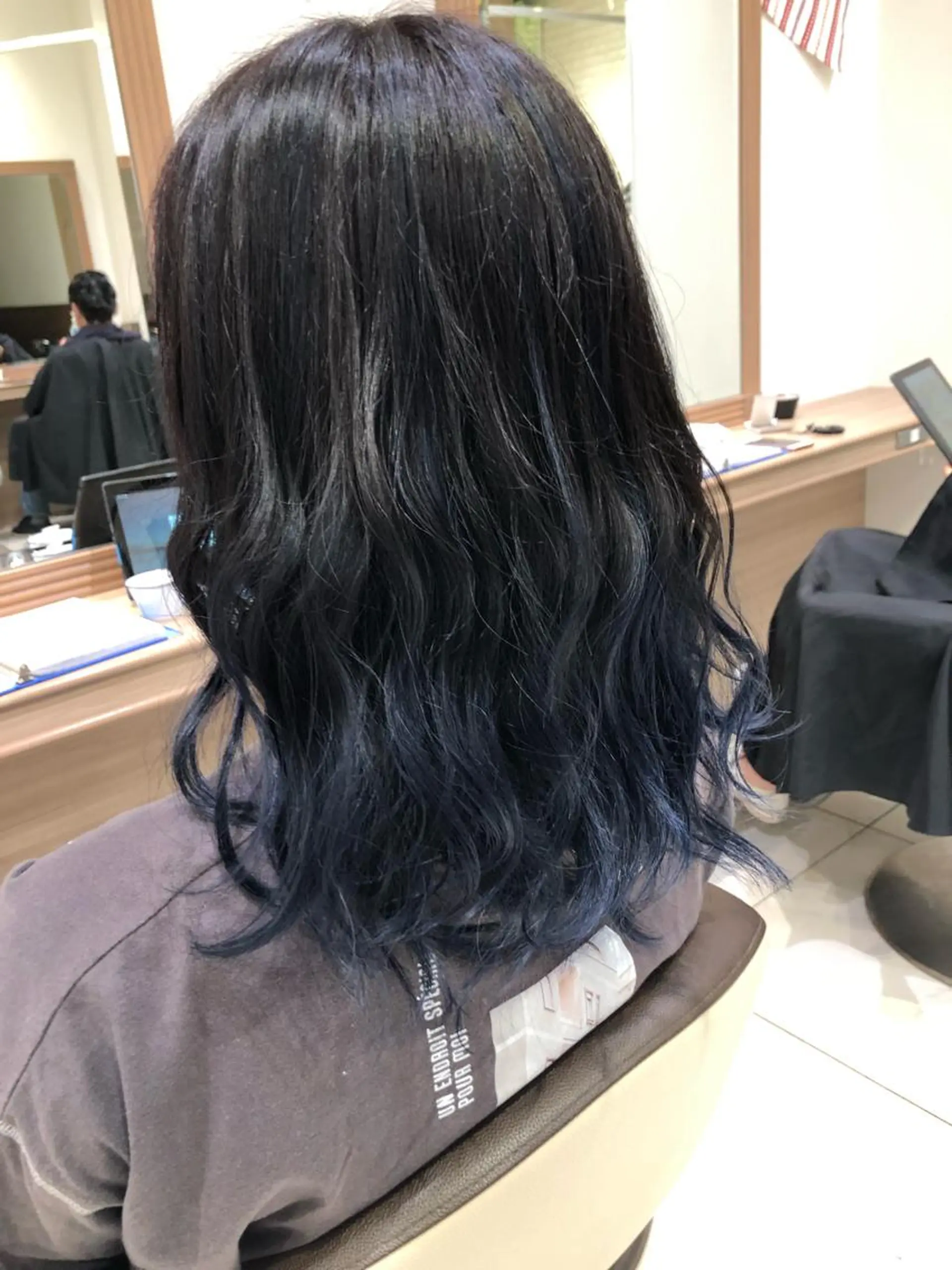 ロング カラー アッシュ バレイヤージュ ブルーカラー レイヤーカット ヘアカラー 前田 真孝のヘアスタイル