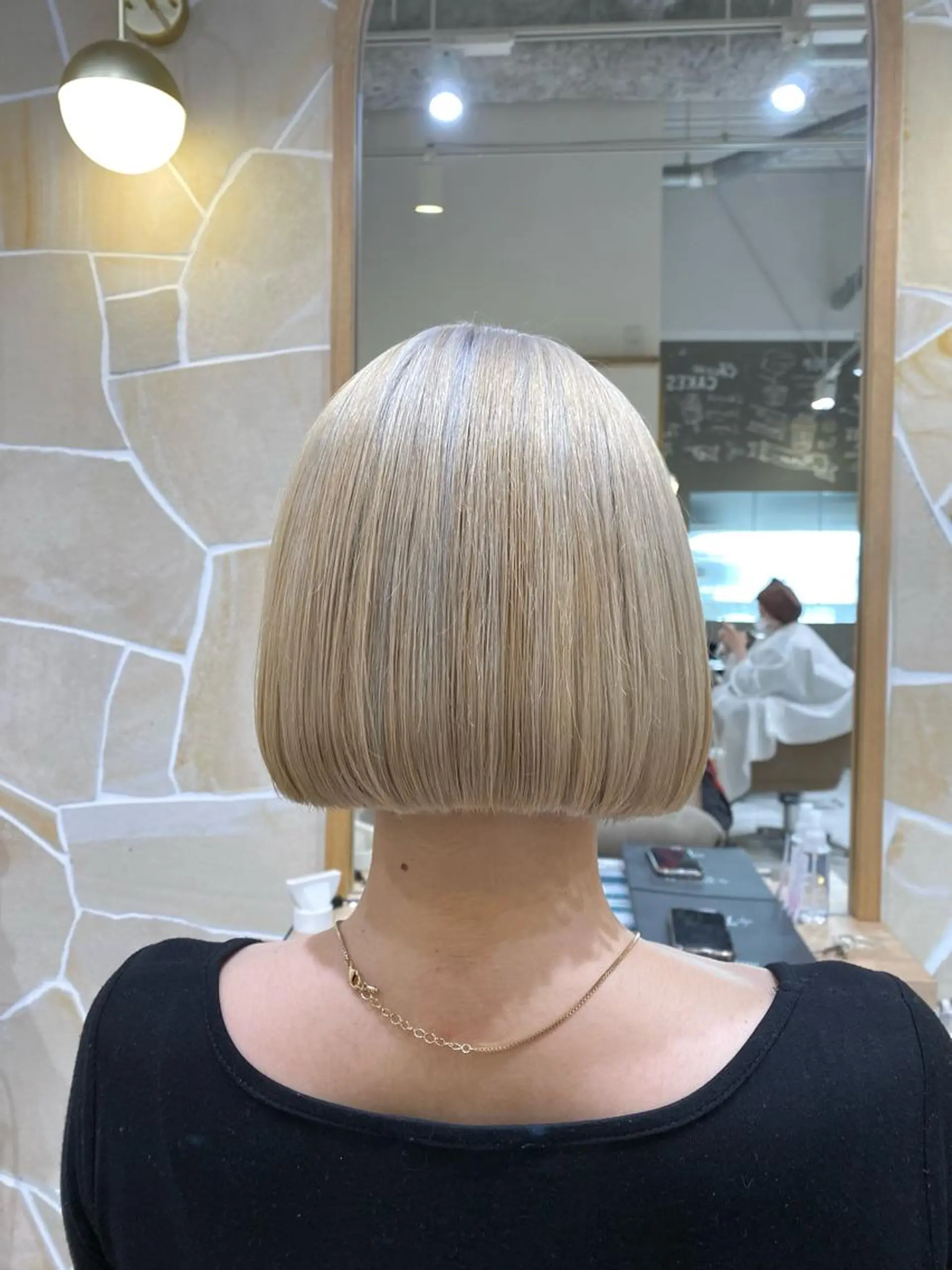 ショート カラー ベージュカラー ホワイトベージュ 坂井 茅聖のヘアスタイル