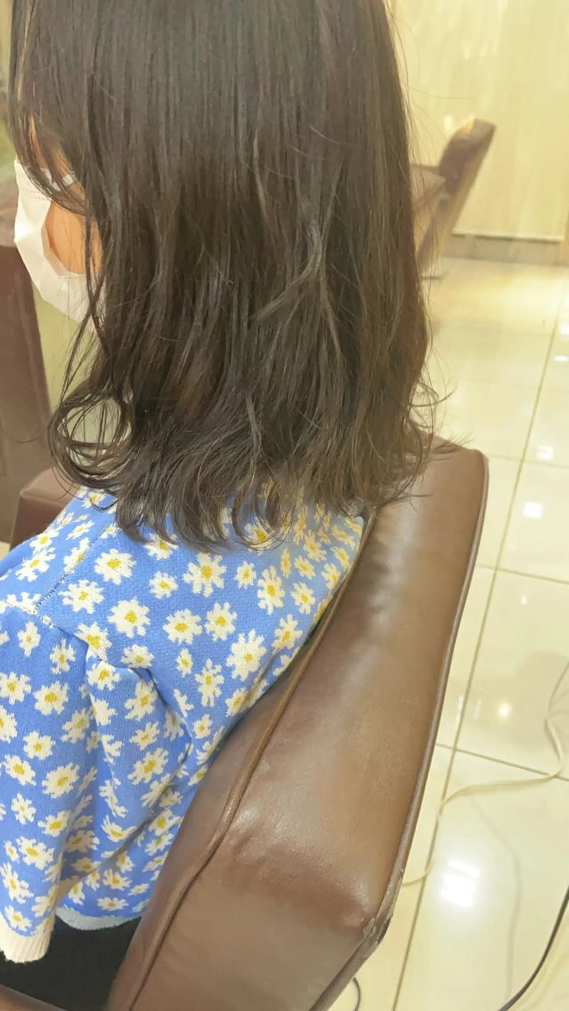 セミロング レイヤーカット✖️ 柔らかベージュカラーのヘアスタイル