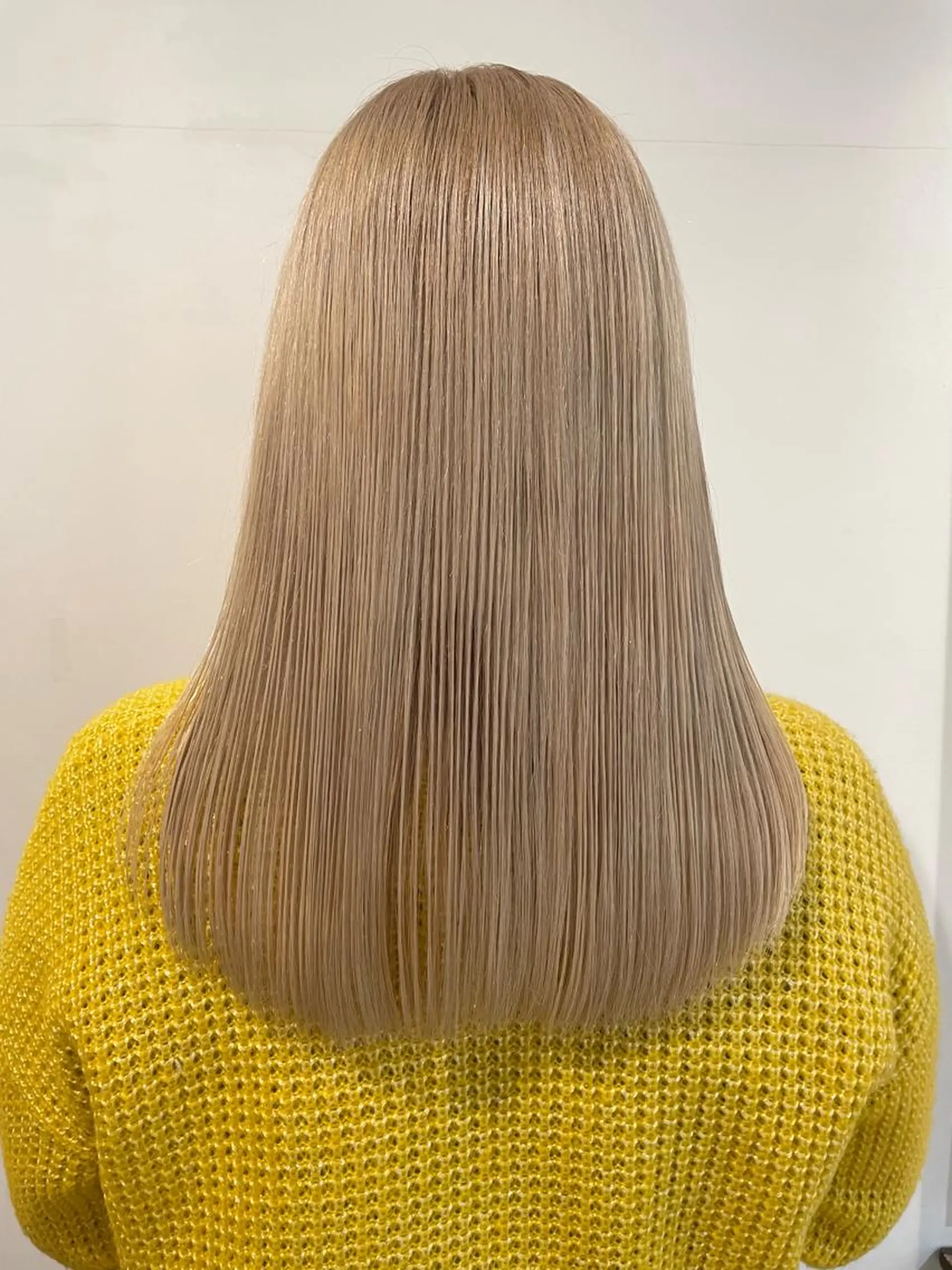 セミロング カラー ブリーチ ヘアアレンジ にいた　かづしげのヘアスタイル