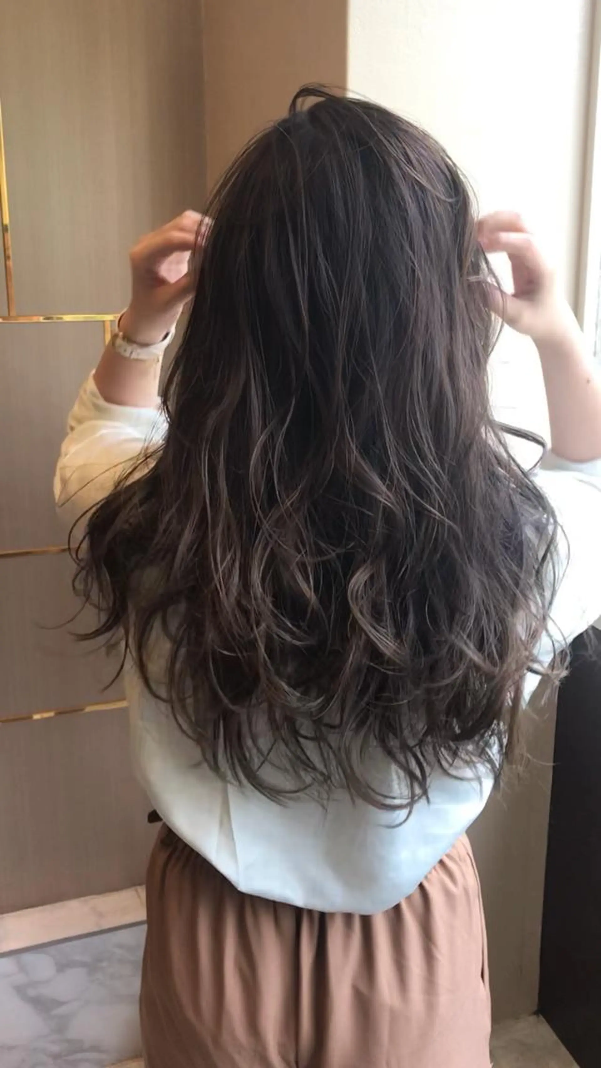 ロング カラー パーマ ヘアアレンジ キッズ マツエク・マツパ ヘアカラー トリートメント ヘアセット レイヤー＆カラー 人気美容師倉崎涼のヘアスタイル
