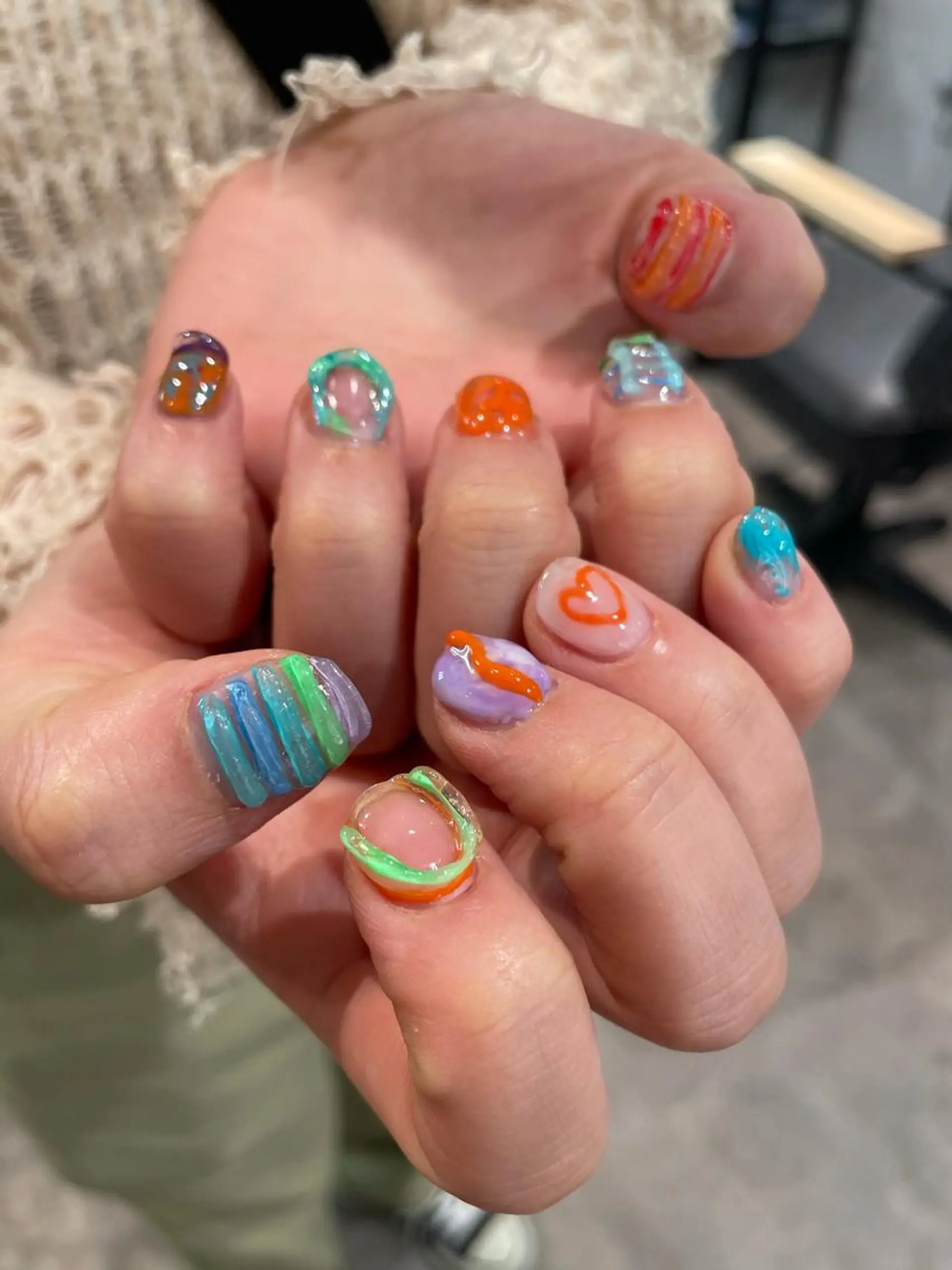 ネイル オレンジ ハンドネイル ナチュラル透明感🌱 小山美樹子のヘアスタイル