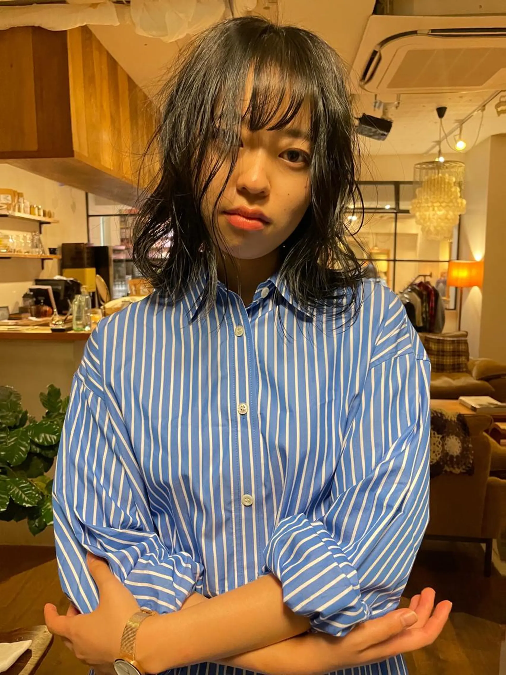 カラー 黒髪 ブルーカラー ブルーブラック ファッションに 溶け込むstyleのヘアスタイル