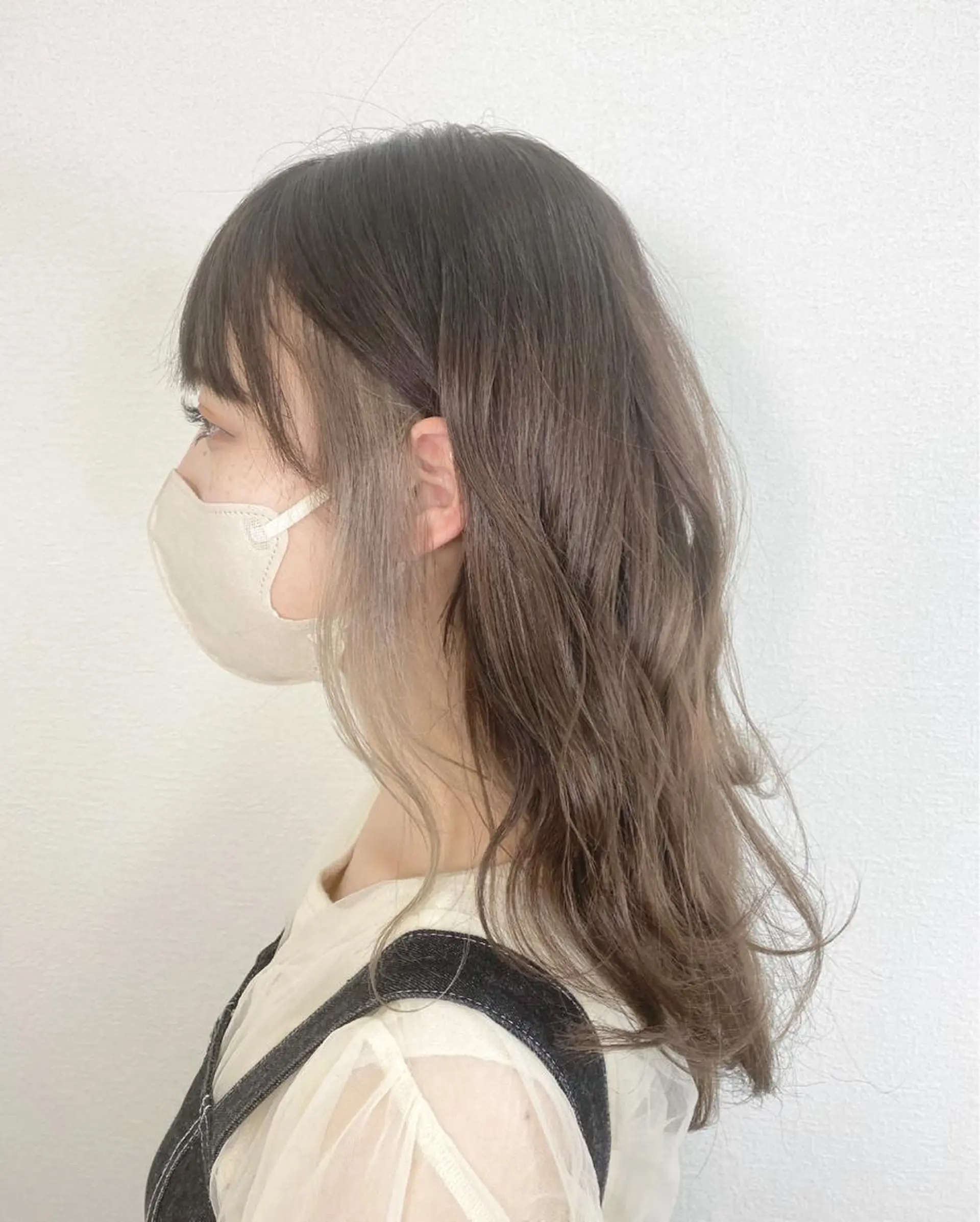 セミロング カラー ブリーチ ブラウンカラー くすみブラウン グレージュ 色ムラ修正の神様 新宿ハイトーンかすみのヘアスタイル