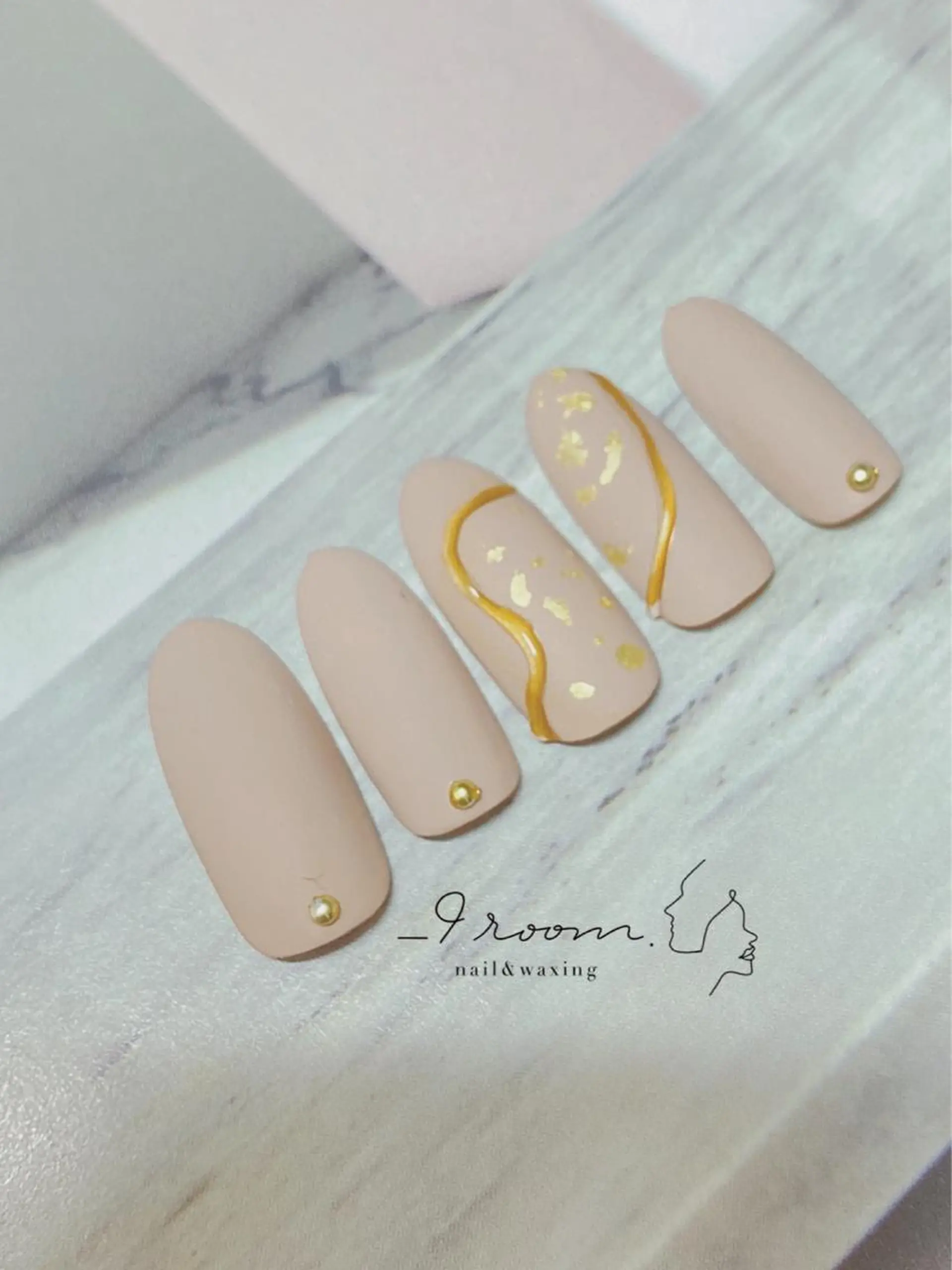 ネイル アートネイル ゴールド マットネイル ミラーネイル ピンク _9 room. Yoshimiのネイルデザイン