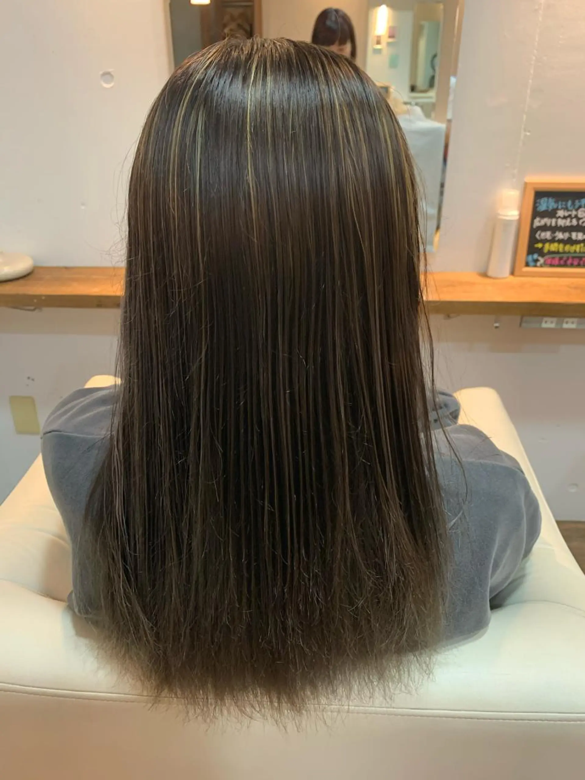 カラー ブリーチ ハイライトカラー ハイトーンカラー 澤井 佑果のヘアスタイル