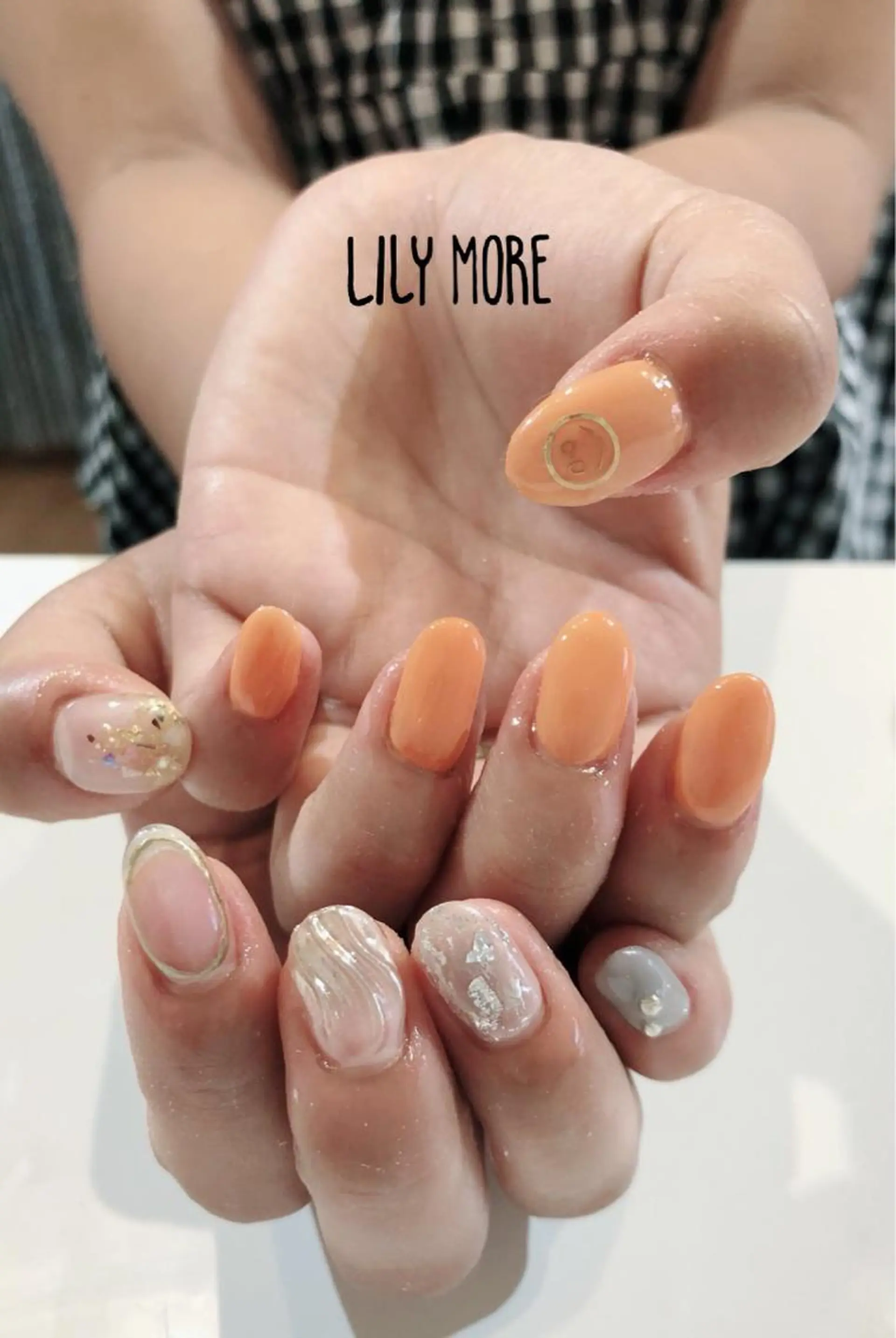 ネイル ニュアンスネイル オレンジ Lily closetのネイルデザイン