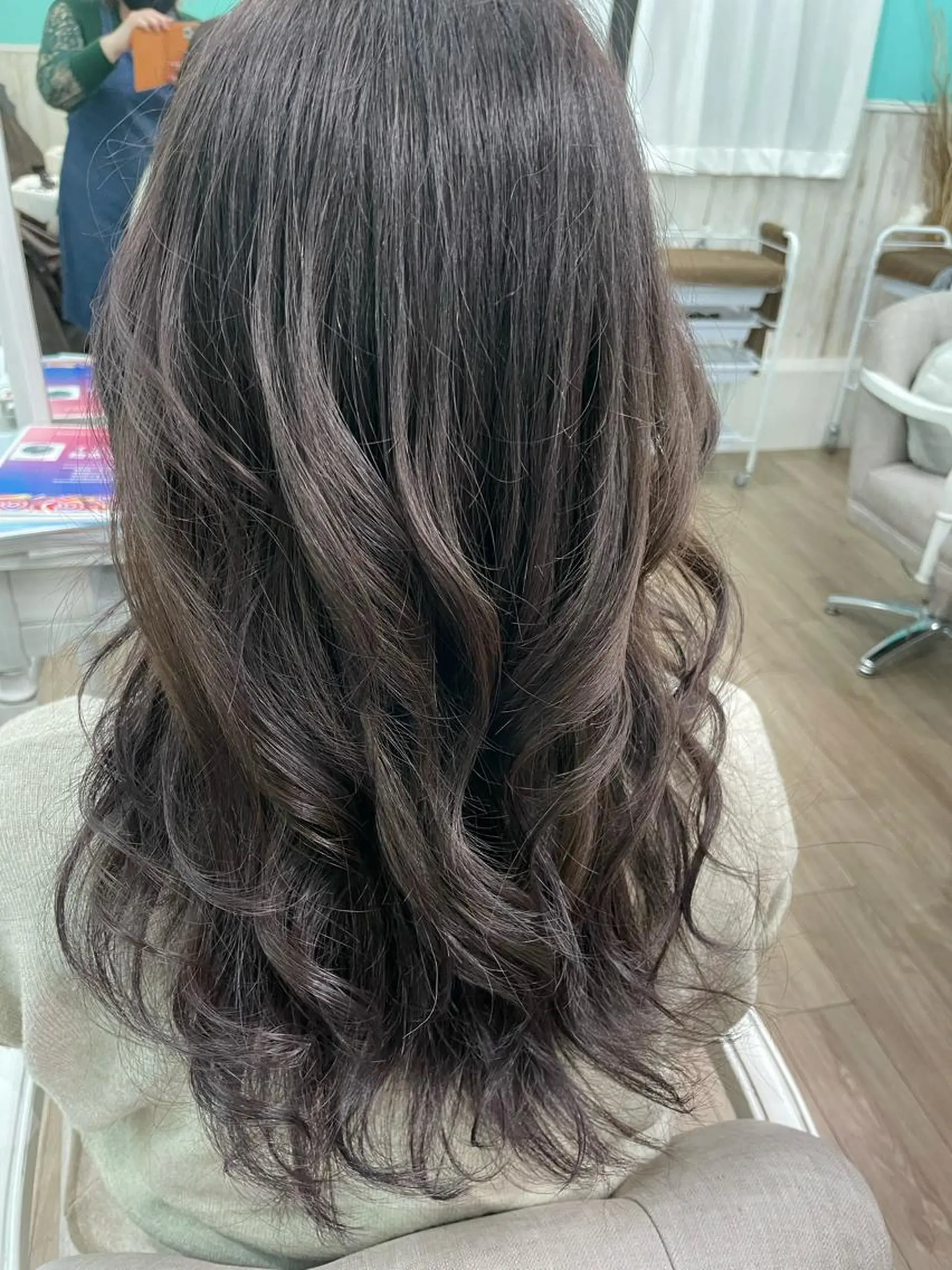 ロング アッシュ カット ヘアカラー トリートメント 🐆アンドウ チカコ🦓のヘアスタイル