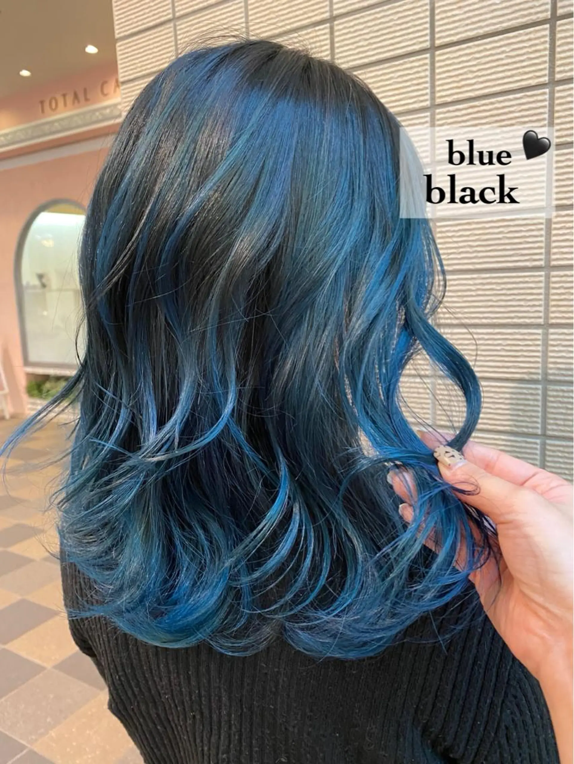 セミロング カラー バレイヤージュ 黒髪 ブリーチ ブルーカラー ブルーブラック miiia lashのマツエク・マツパデザイン