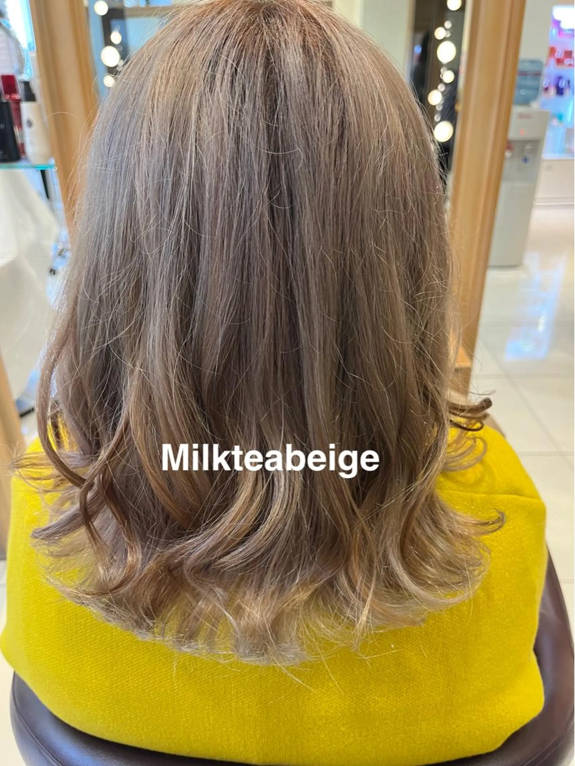 ミディアム カラー ベージュカラー ブリーチ ミルクティーベージュ なつな/ 透明感カラーのヘアスタイル