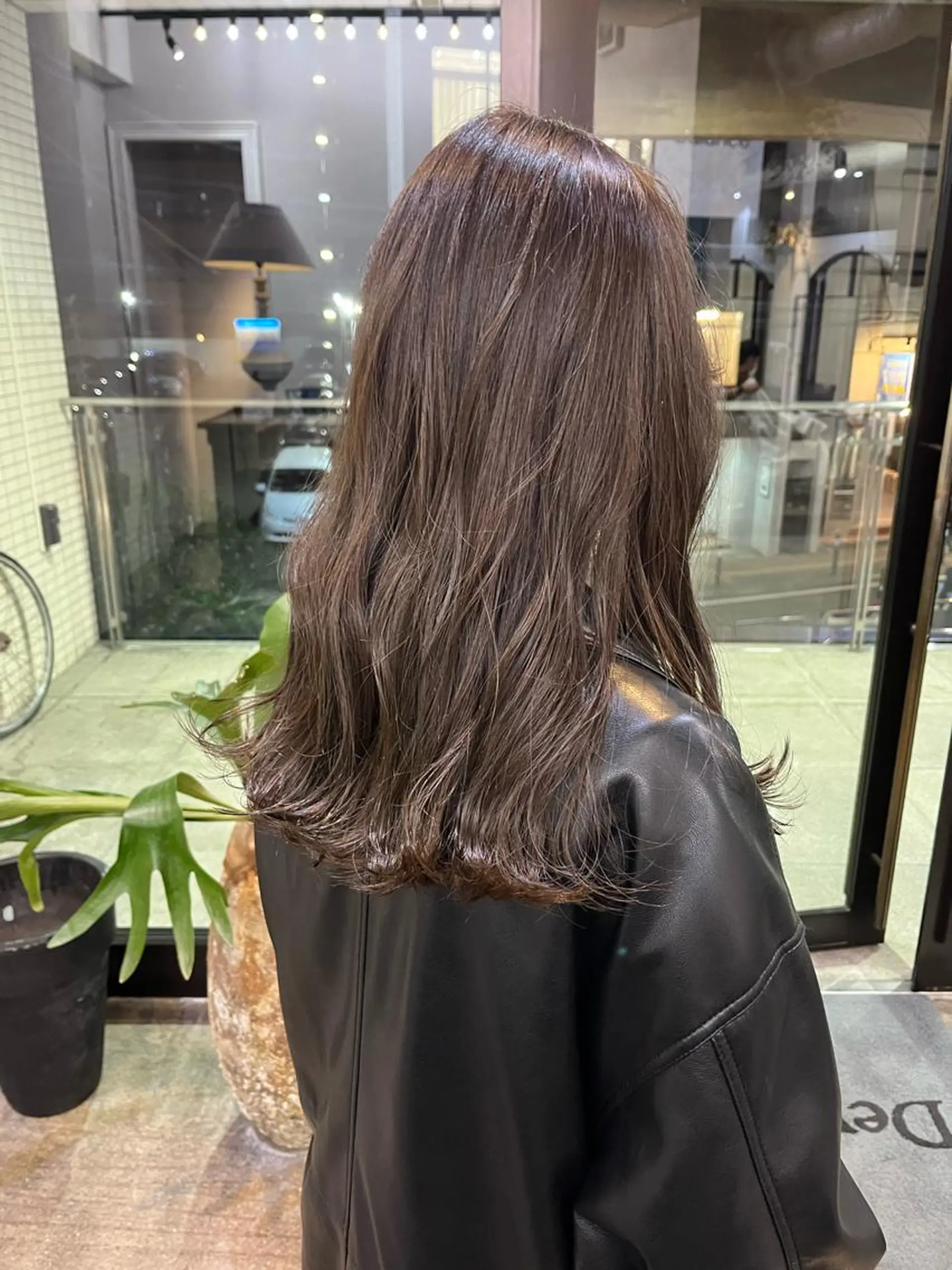 ロング ヘアカラー 宮腰 瑠果のヘアスタイル
