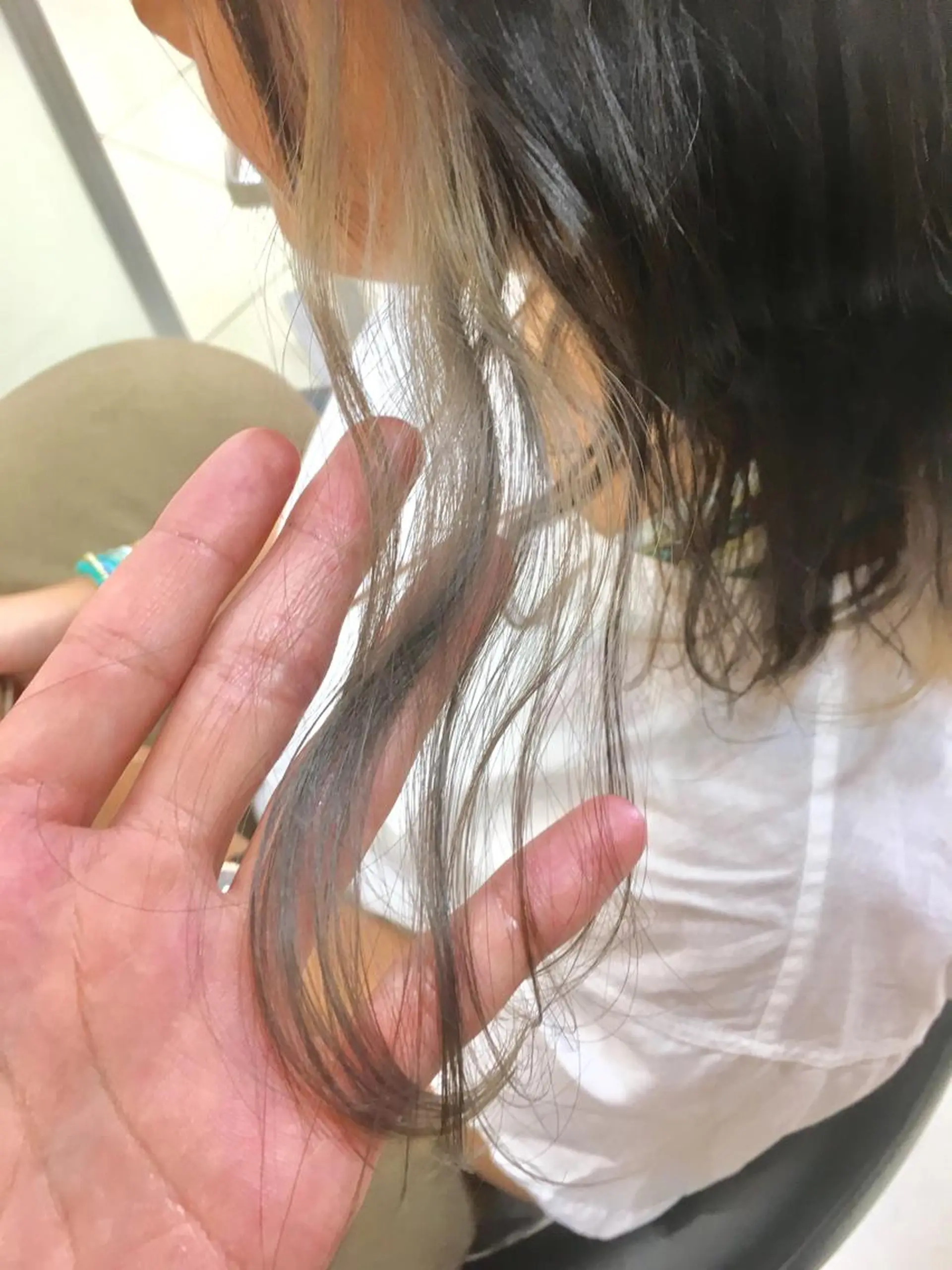 カラー ブリーチ シルバー 永井 大希のヘアスタイル