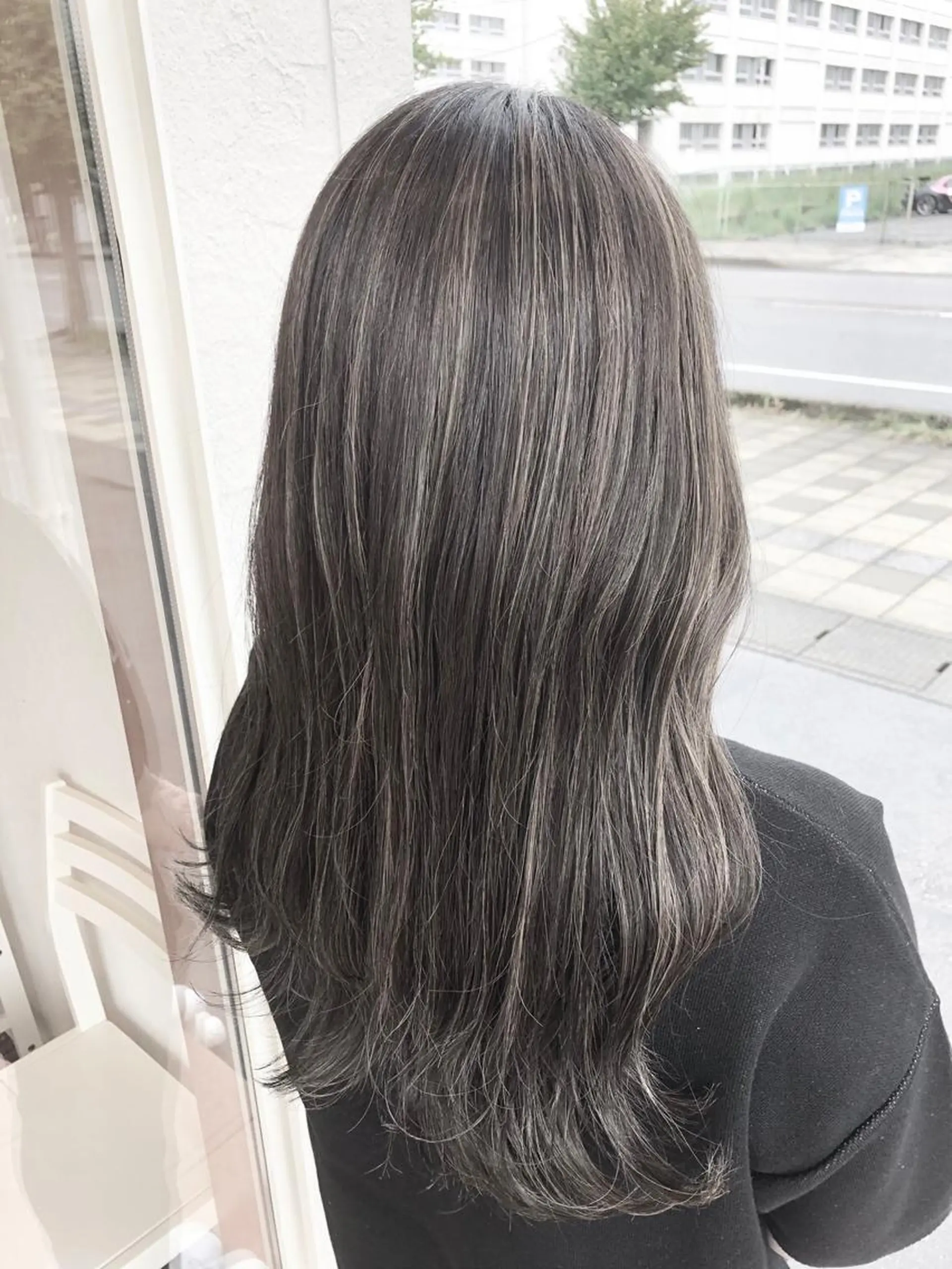 セミロング カラー ヘアカラー LOOP hairのヘアスタイル