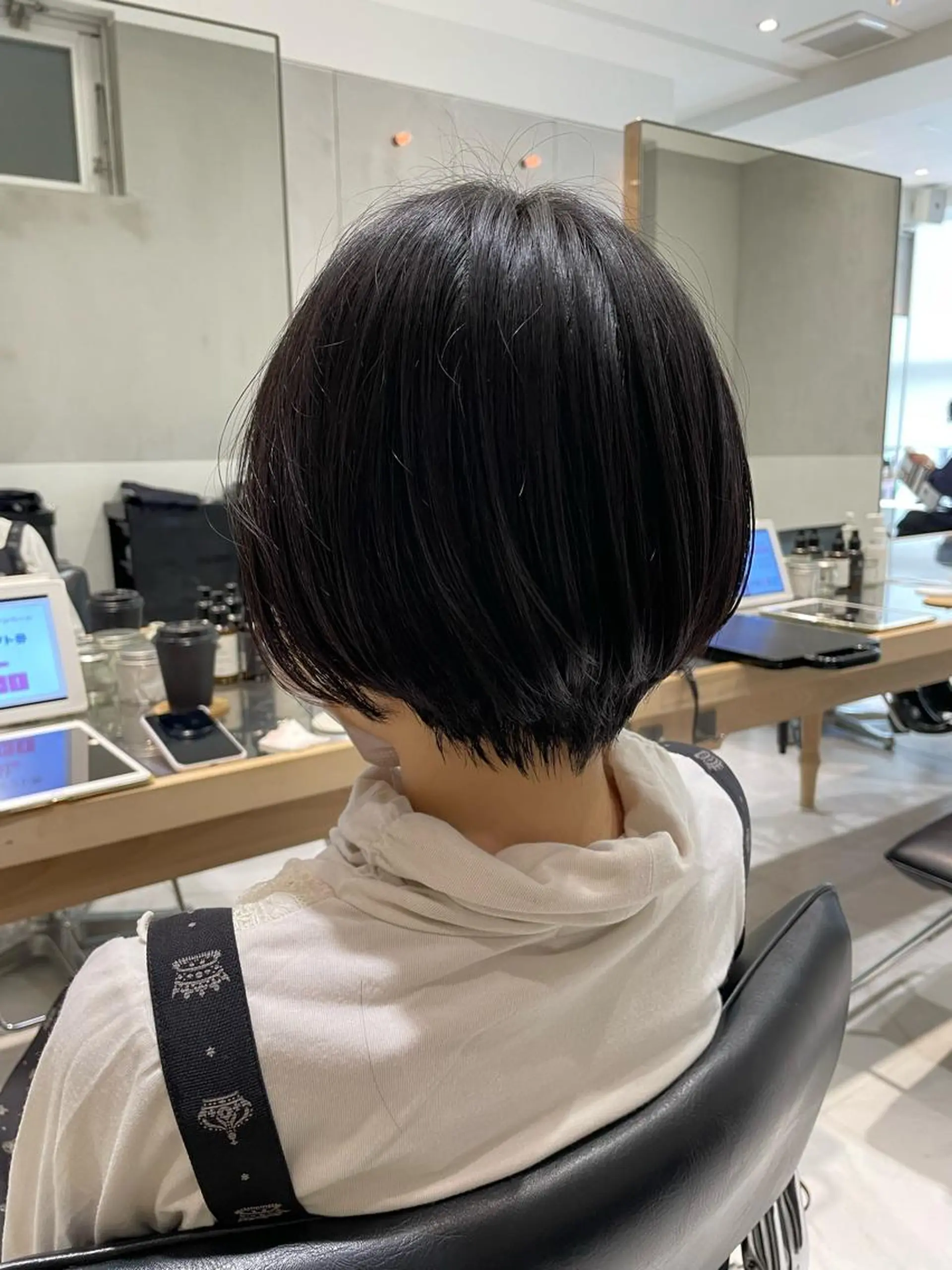 ショート オリーブ カラー✨有坂映哉のヘアスタイル