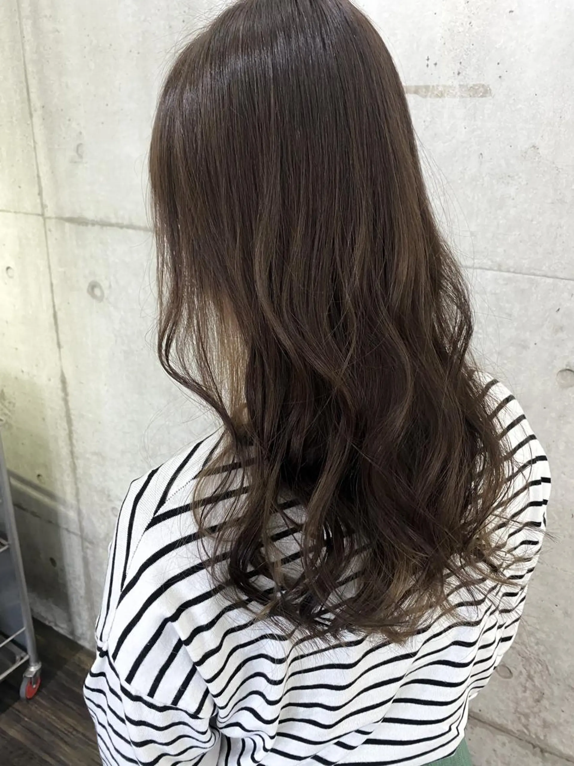 ロング 秋月 亜耶のヘアスタイル