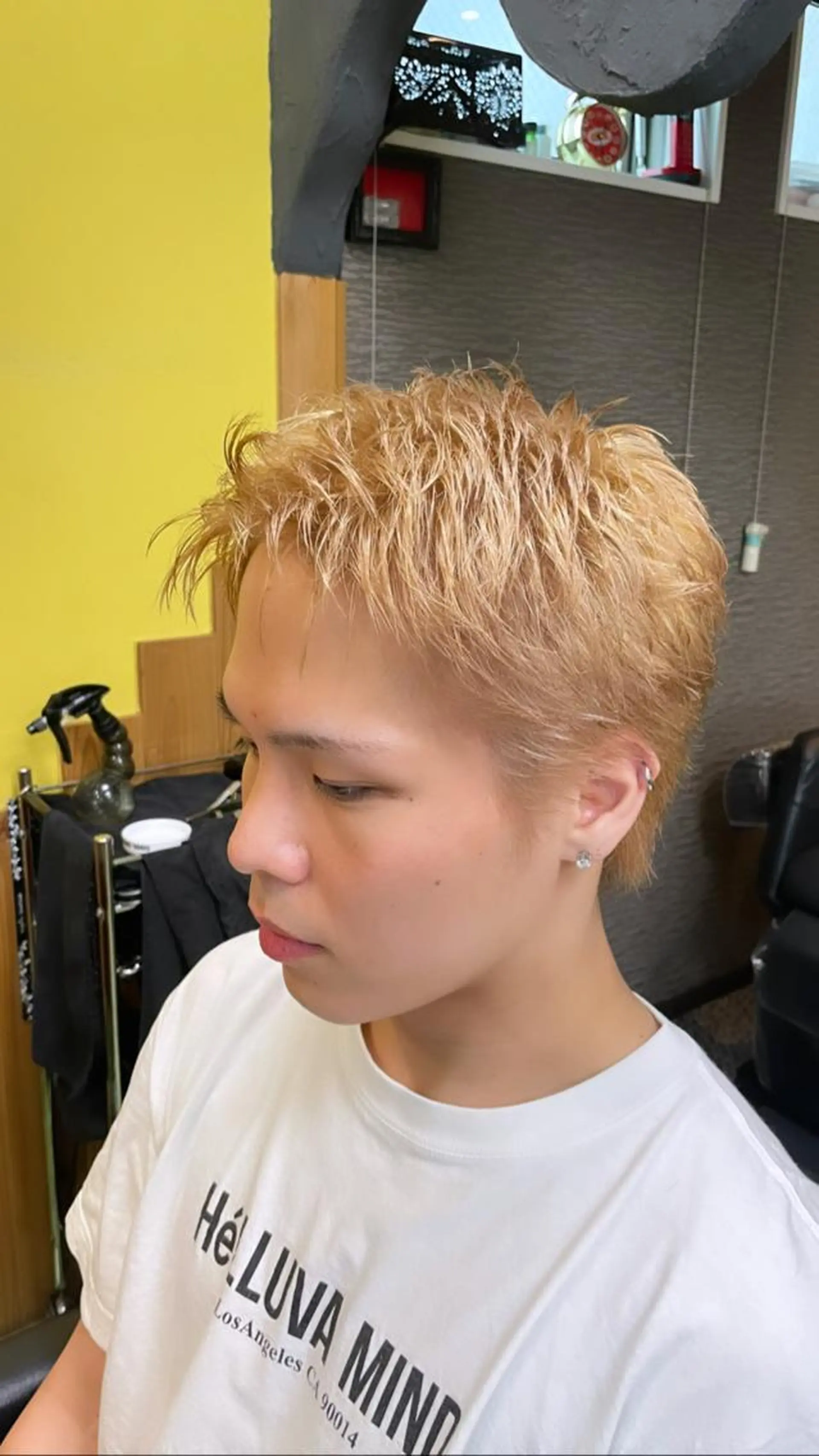 ショート カラー メンズ スパイキーショート ベージュカラー ミルクティーベージュ ショートヘア デザインカラー🏝️ 須賀汐音のヘアスタイル