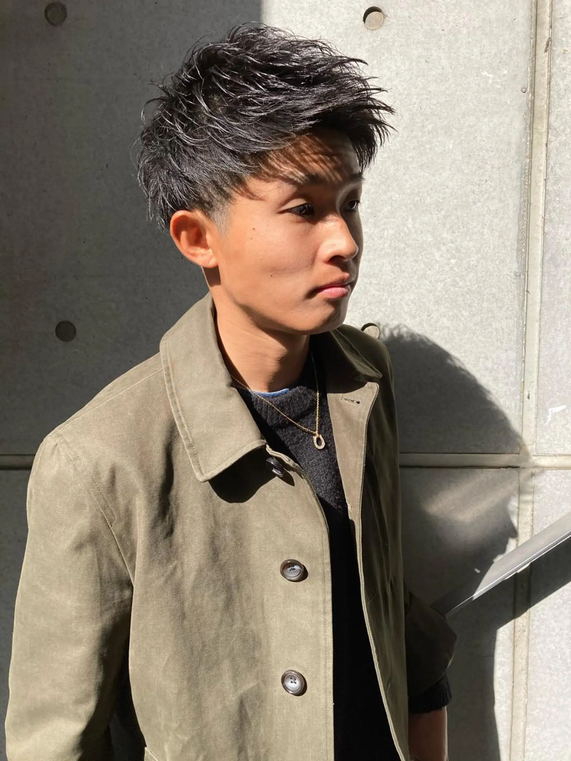 カラー メンズ 顔まわりレイヤー デザインカットのヘアスタイル