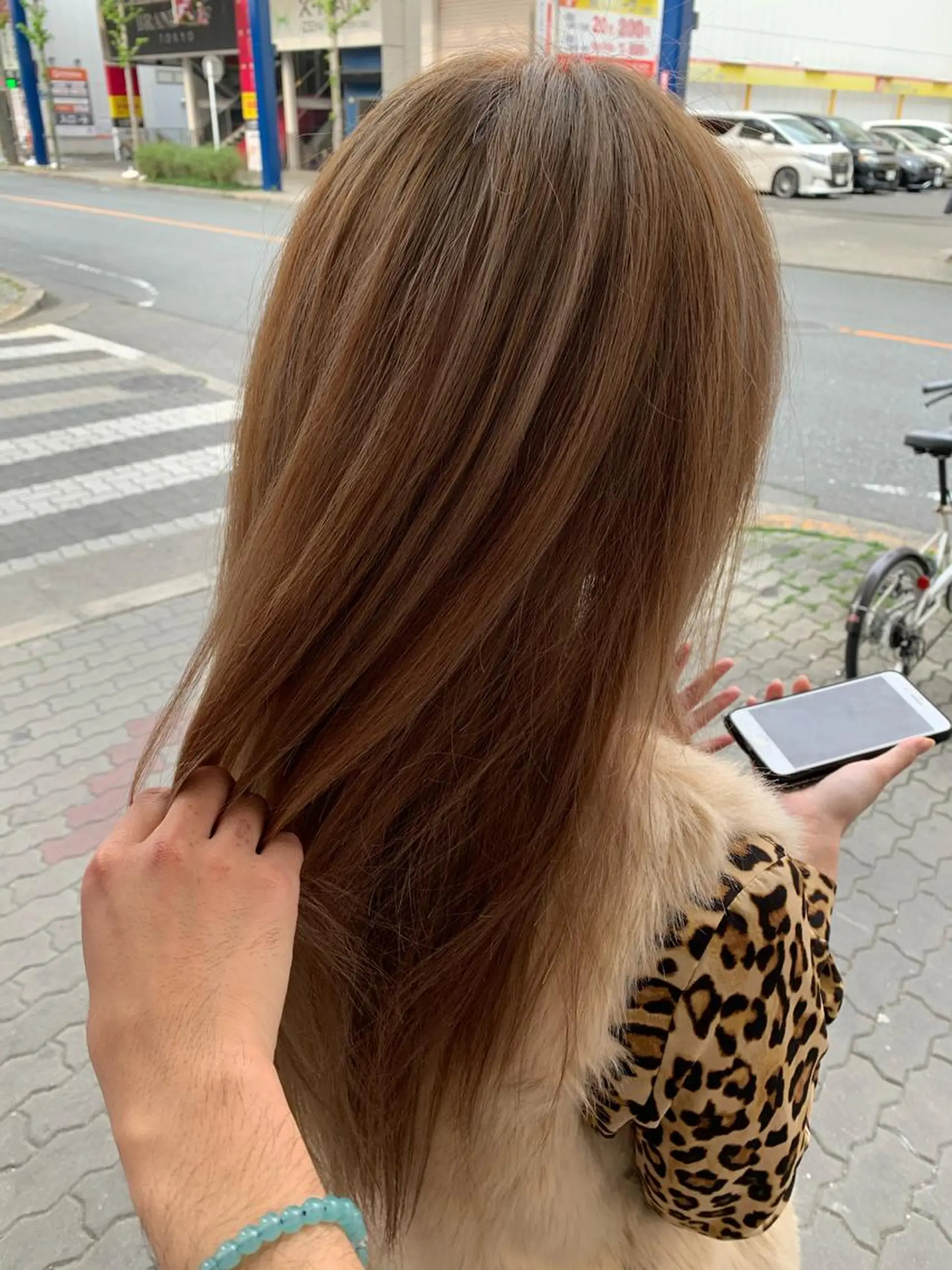 セミロング カラー ヘアアレンジ メッシュ 今村公介 ブリーチ特化、派手髪のヘアスタイル