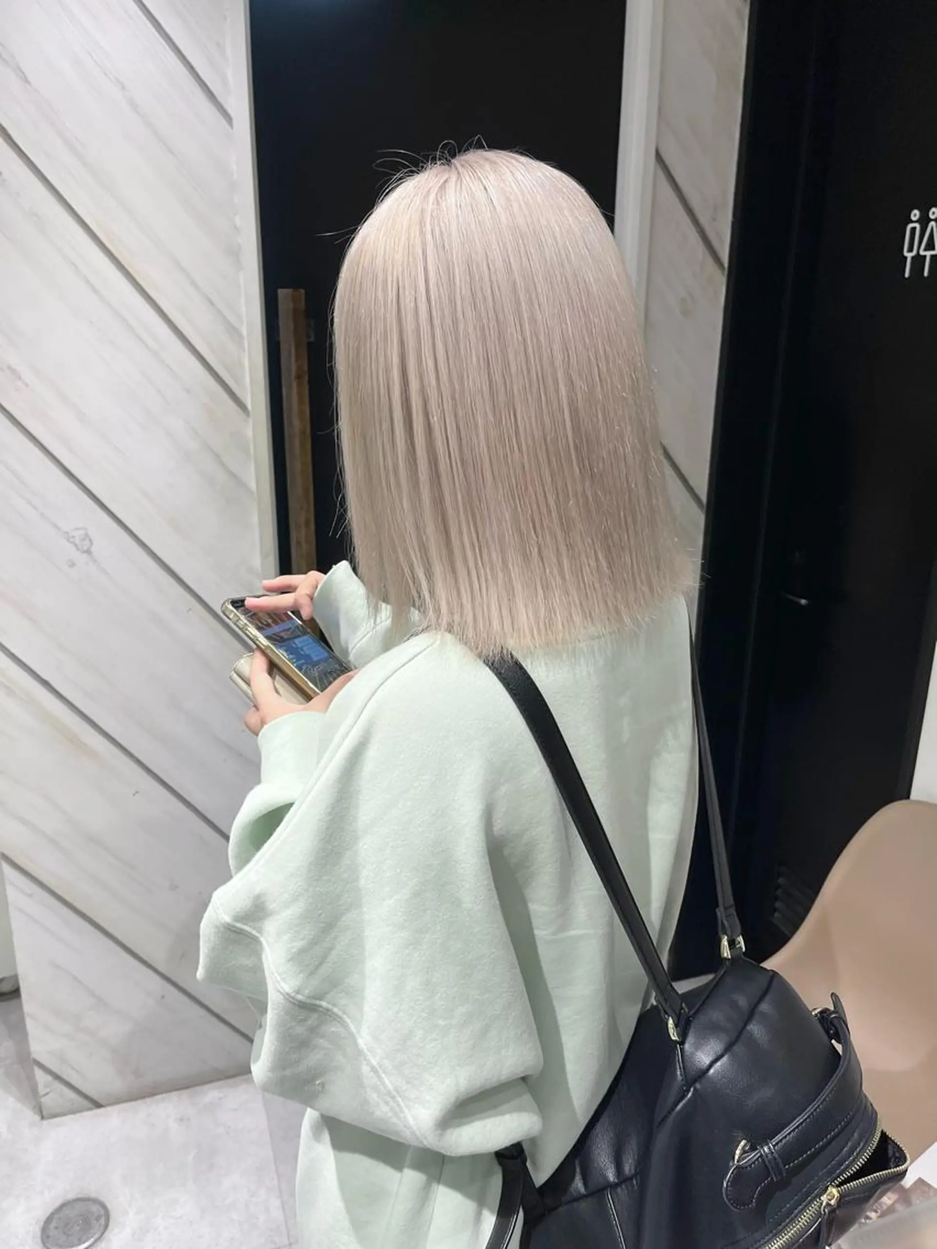 ミディアム カラー ベージュカラー ホワイトベージュ kanta 梅田 韓国ハイトーンのヘアスタイル