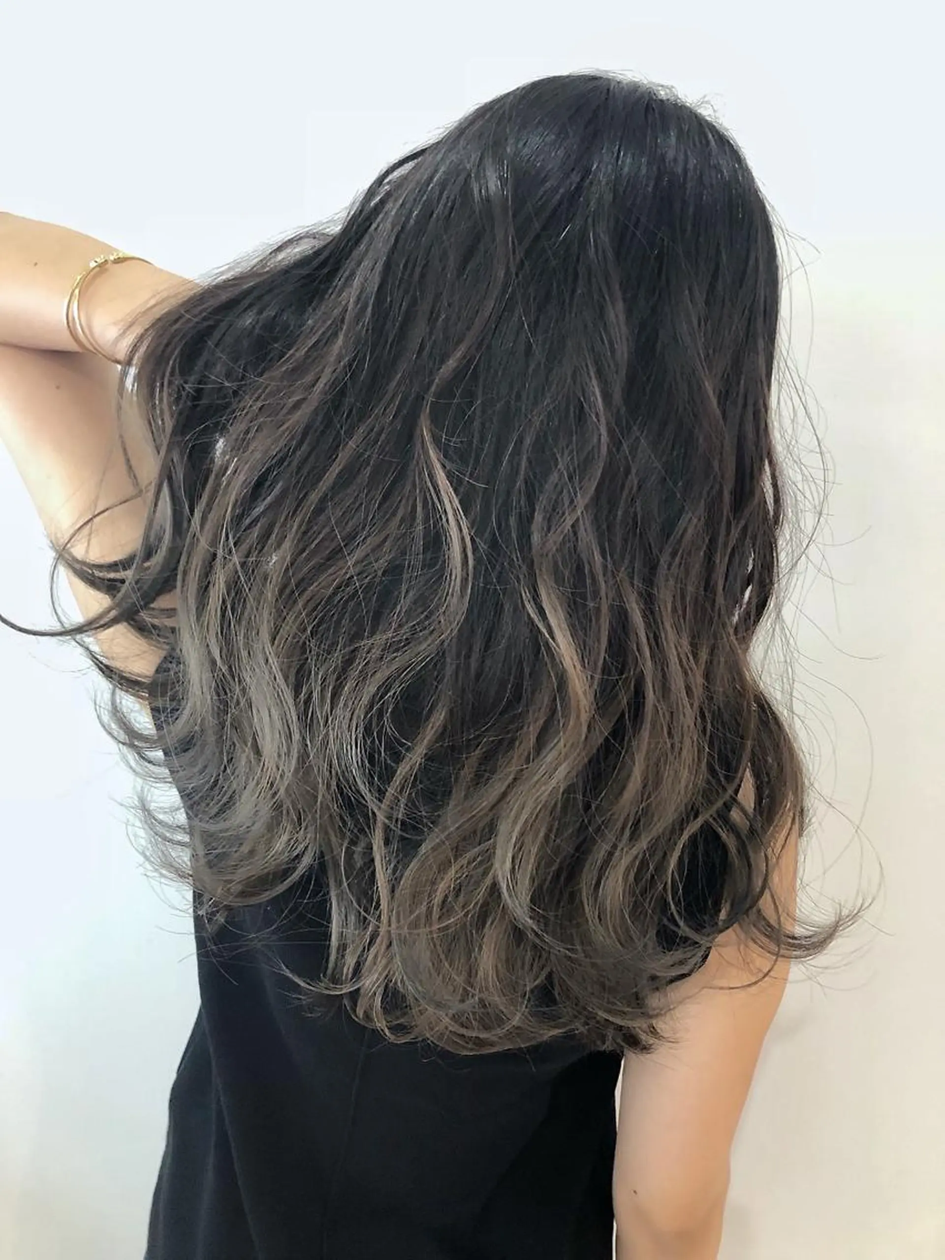 セミロング カラー 服部 樹季のヘアスタイル