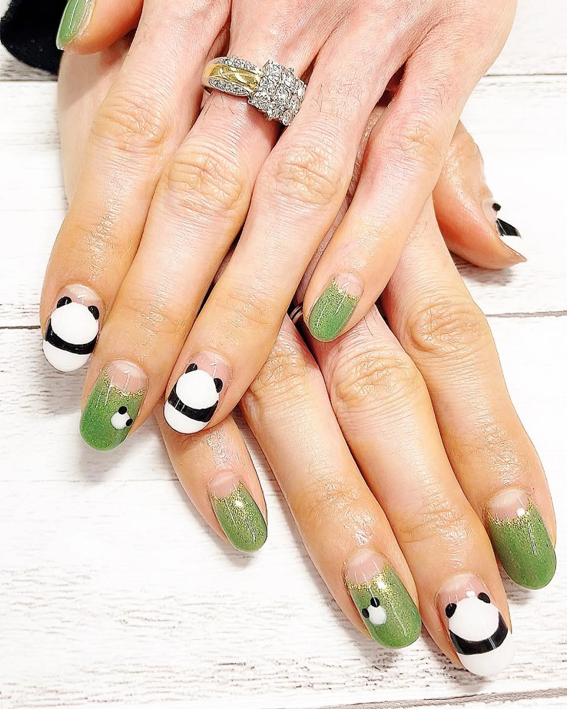 ミディアム ネイル ハンドネイル リラネイル Aikenのネイルデザイン